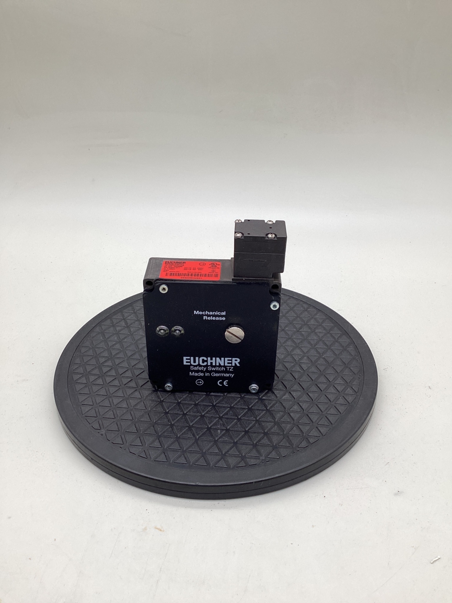 Euchner TZ1RE024MVAB Safety Interlock Switch Solenoid Locking 24VDC NEW 2