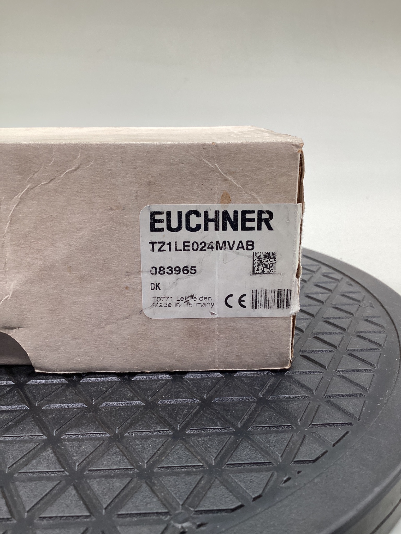 Euchner TZ1LE024MVAB Safety Interlock Switch Solenoid Locking 24V NEW 1