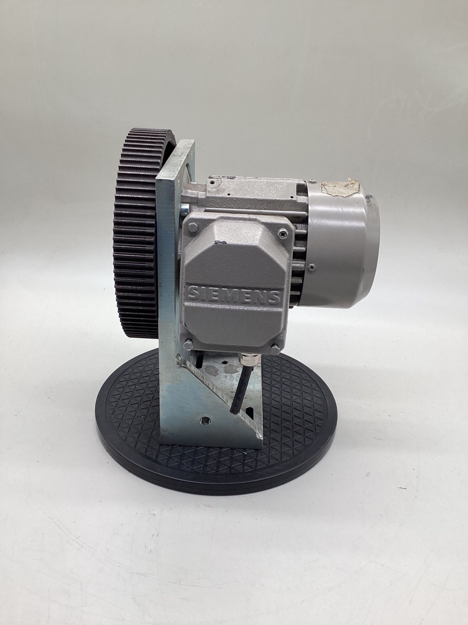 Siemens 1CV2073B / 1LE15010CB322FA4 Gearmotor With Timing Pulley 0.37kW USED 0