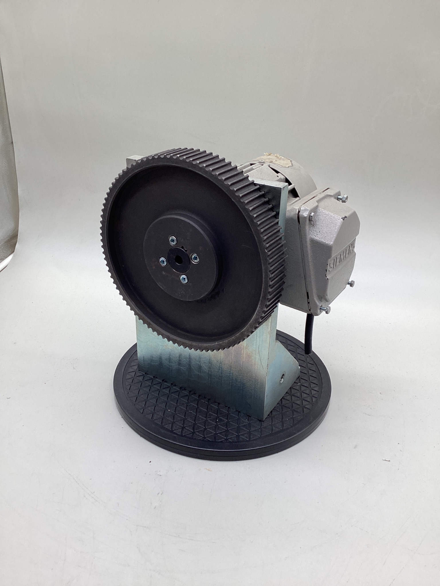 Siemens 1CV2073B / 1LE15010CB322FA4 Gearmotor With Timing Pulley 0.37kW USED 2