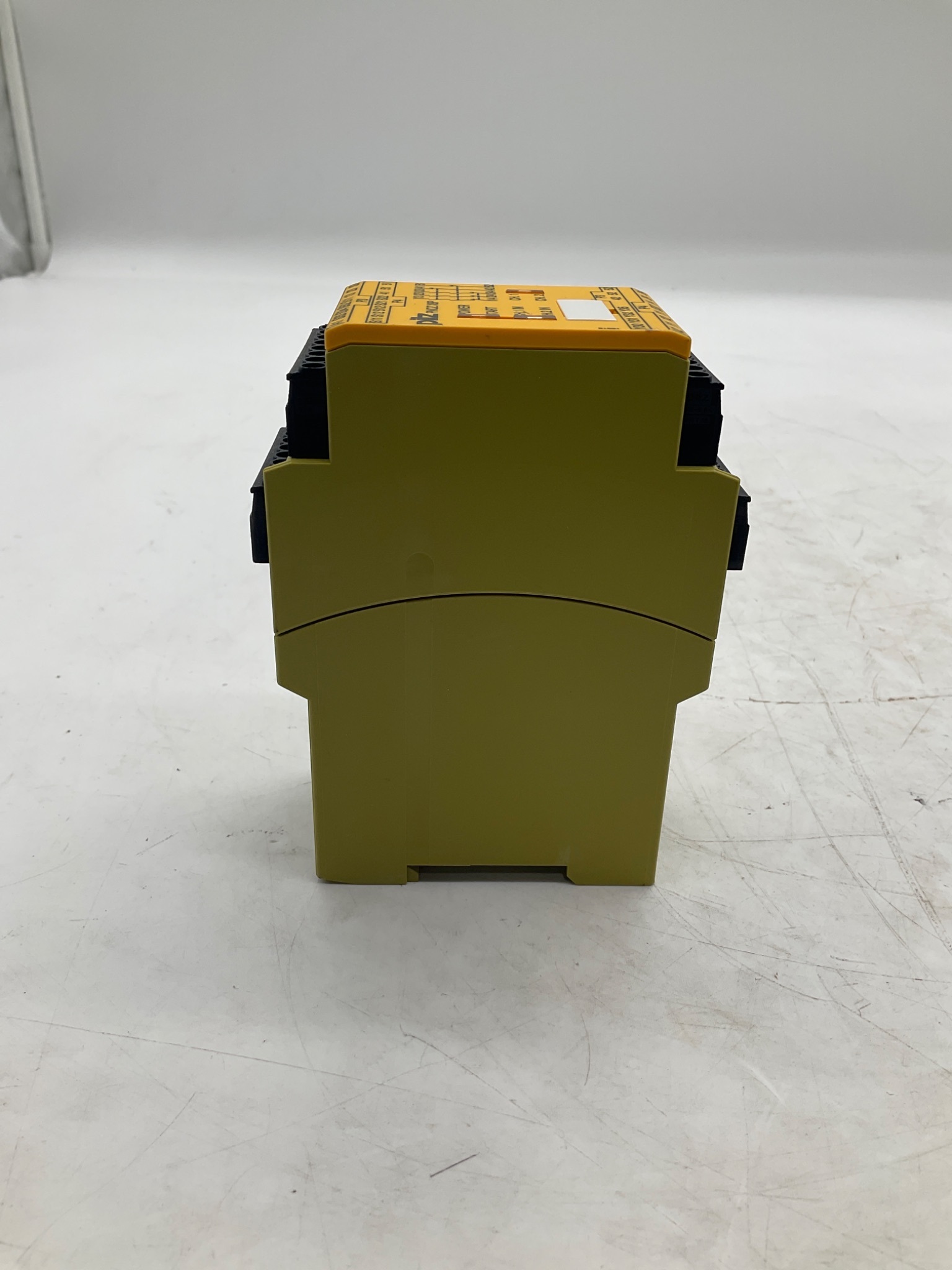 Pilz 777760 PNOZ X8P Safety Relay 24VDC 3NO 2NC NEW 4