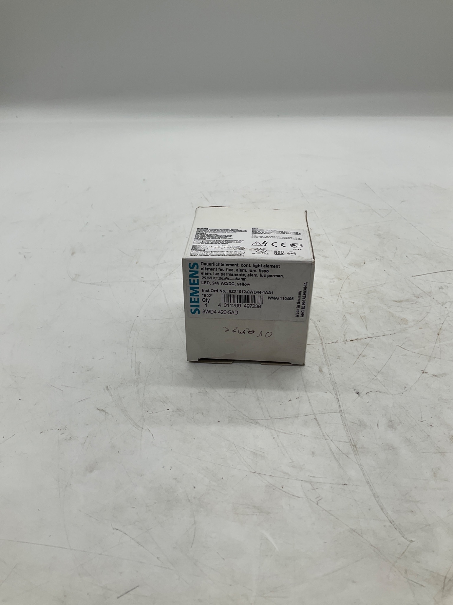 SIEMENS 8WD4 420-5AD Continuous Light Element Yellow 24V AC/DC NEW 0