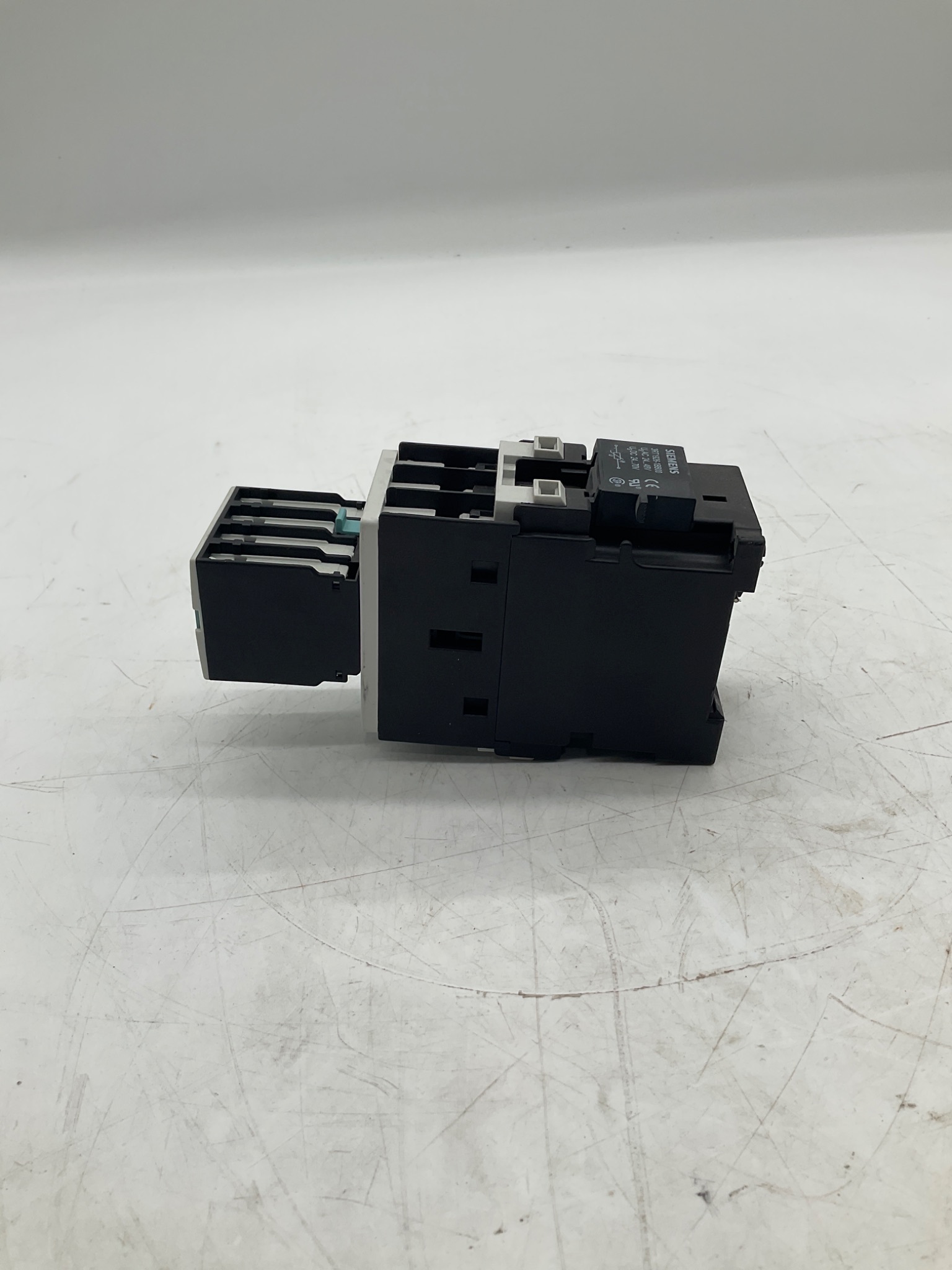SIEMENS 3RT1023-1B Contactor w/ 3RH1921-1HA22 Auxiliary Contact Block USED 2