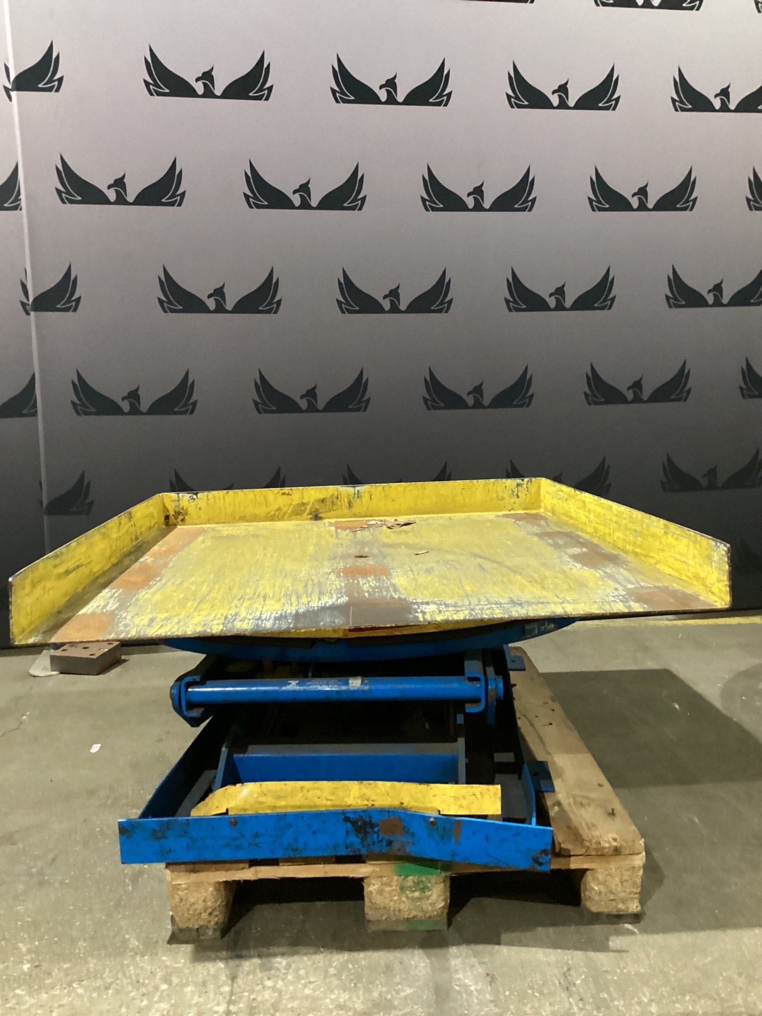 BISHAMON EZ-30 EZ Loader Lift Table 3000 LB Capacity USED 0