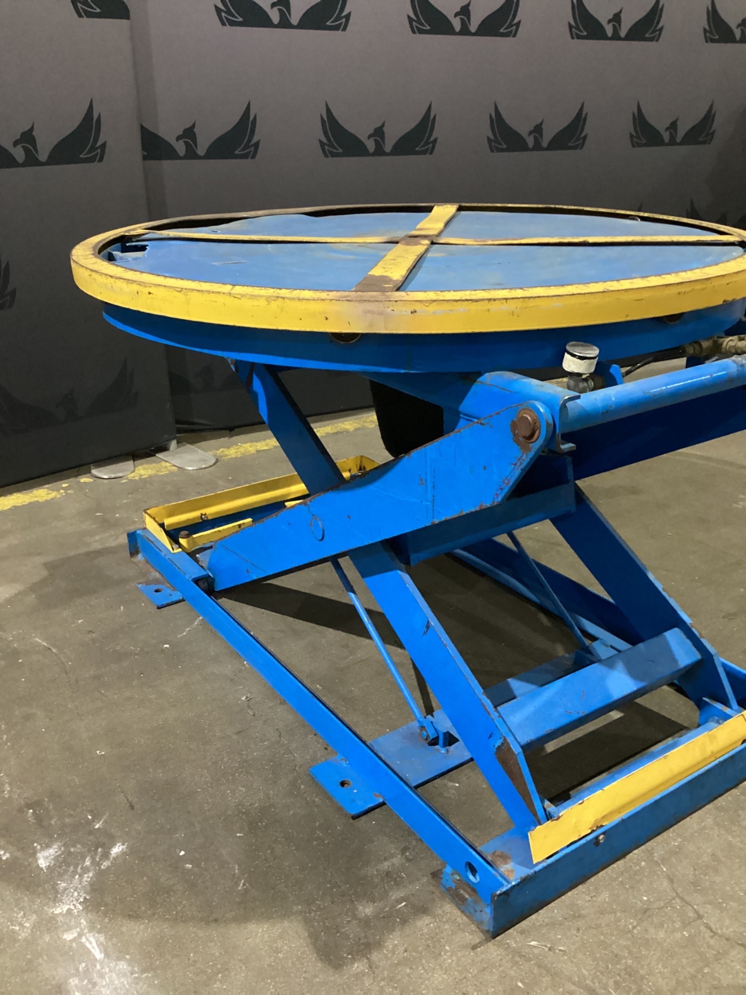 BISHAMON EZ-30 EZ Loader Self-Leveling Lift Table 3000 LB Capacity USED 2