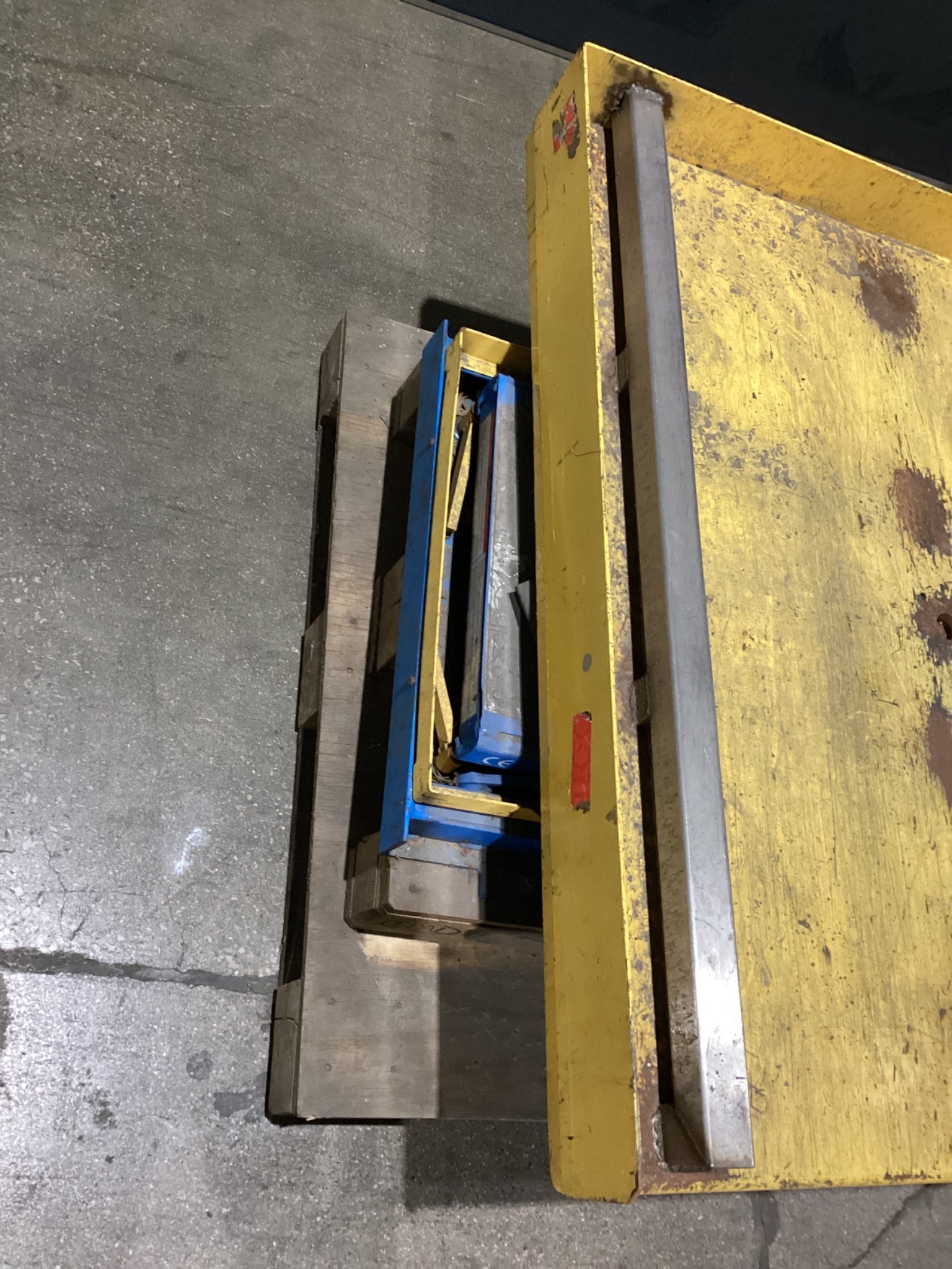 BISHAMON EZ-30 EZ Loader Self-Leveling Pallet Positioner 3000 LB USED 1
