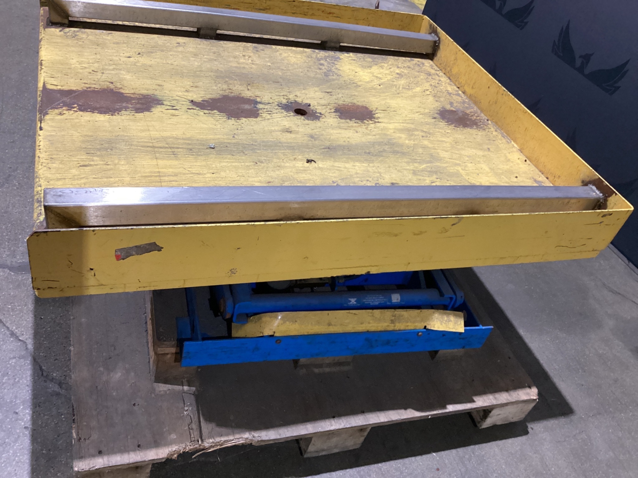 BISHAMON EZ-30 EZ Loader Self-Leveling Pallet Positioner 3000 LB USED 2