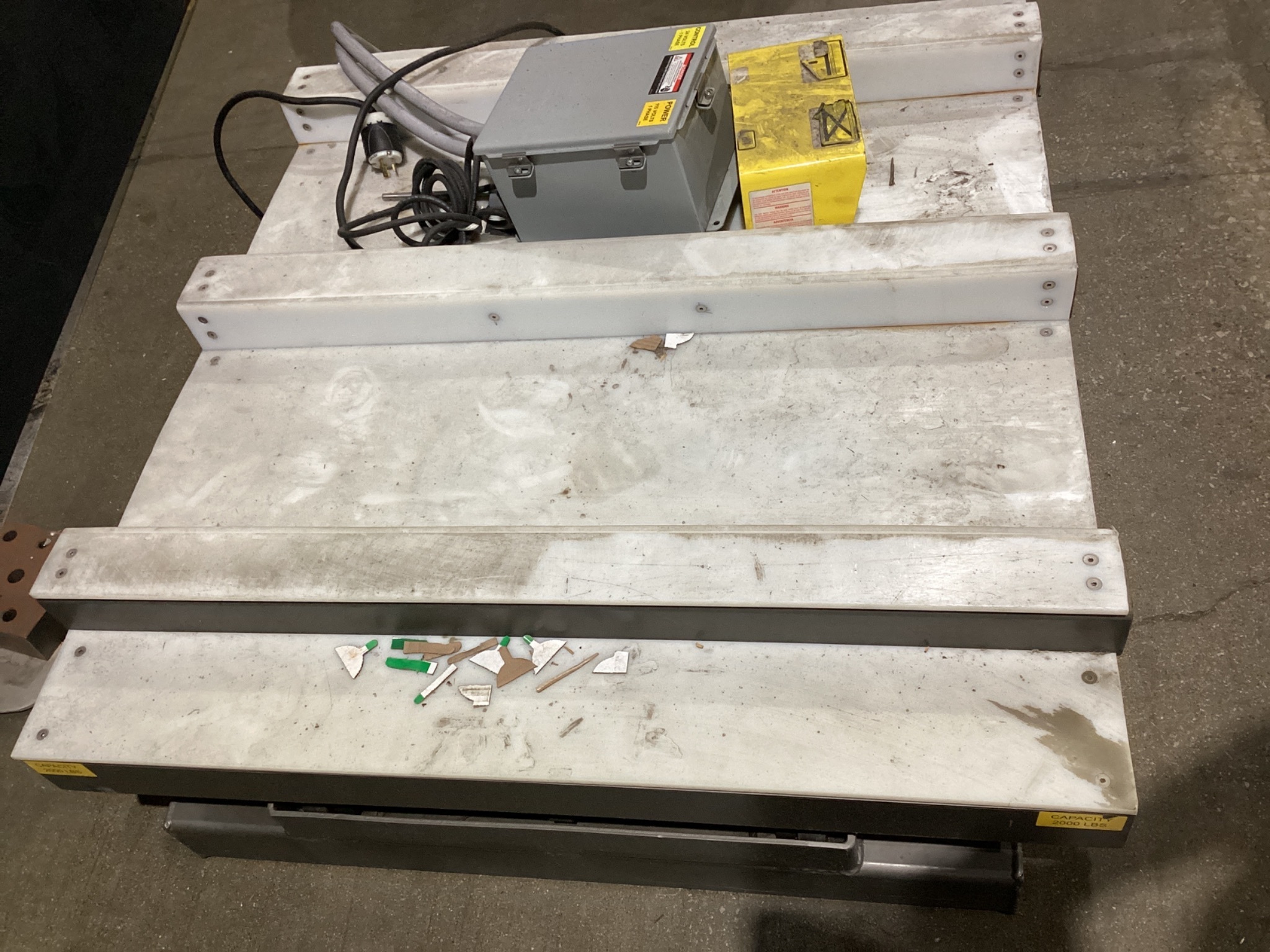 SOUTHWORTH LS Series Hydraulic Lift Table 2000 LB Capacity with Fork Pockets USED 2