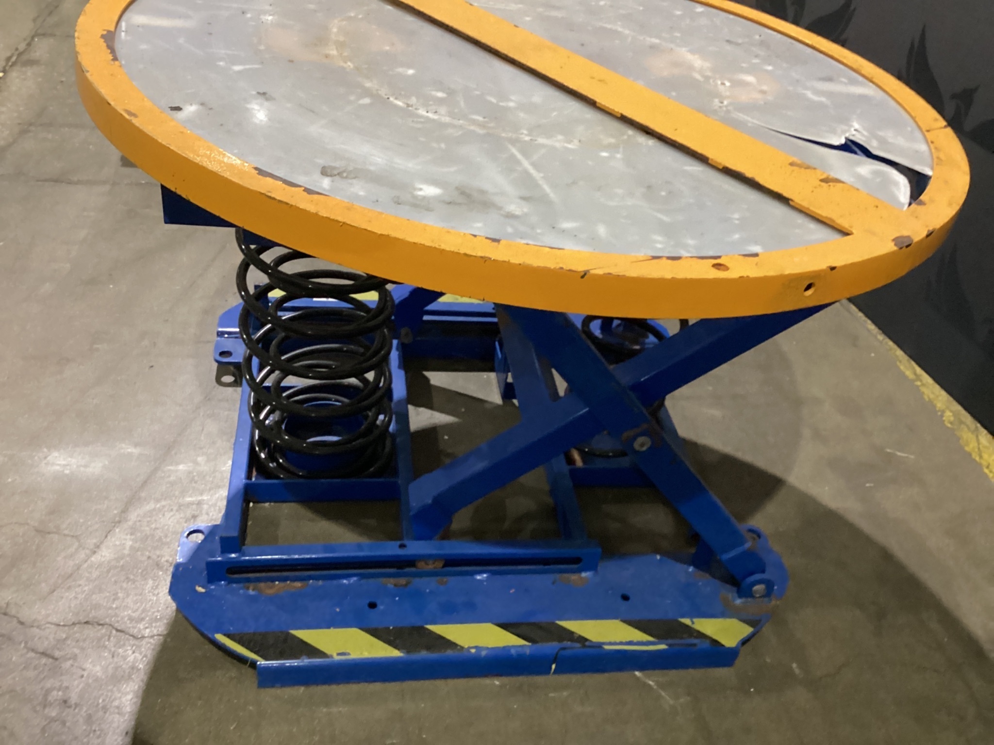 ULINE H-8935 Spring-Loaded Pallet Positioner 4500 LB Capacity USED 1