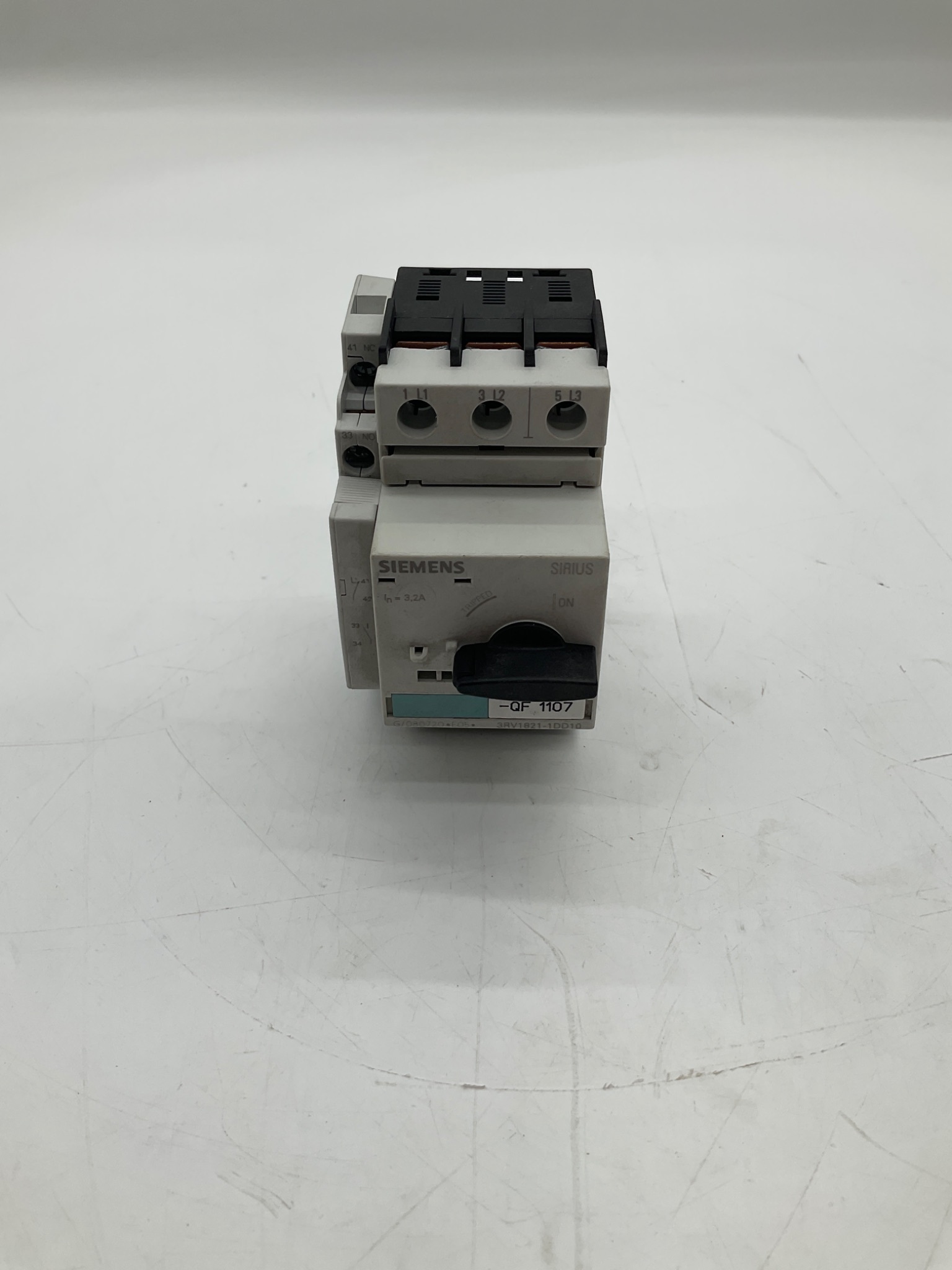 SIEMENS 3RV1821-1DD10 Motor Protection Circuit Breaker w/ 3RV1901-1A Auxiliary Contact USED 0