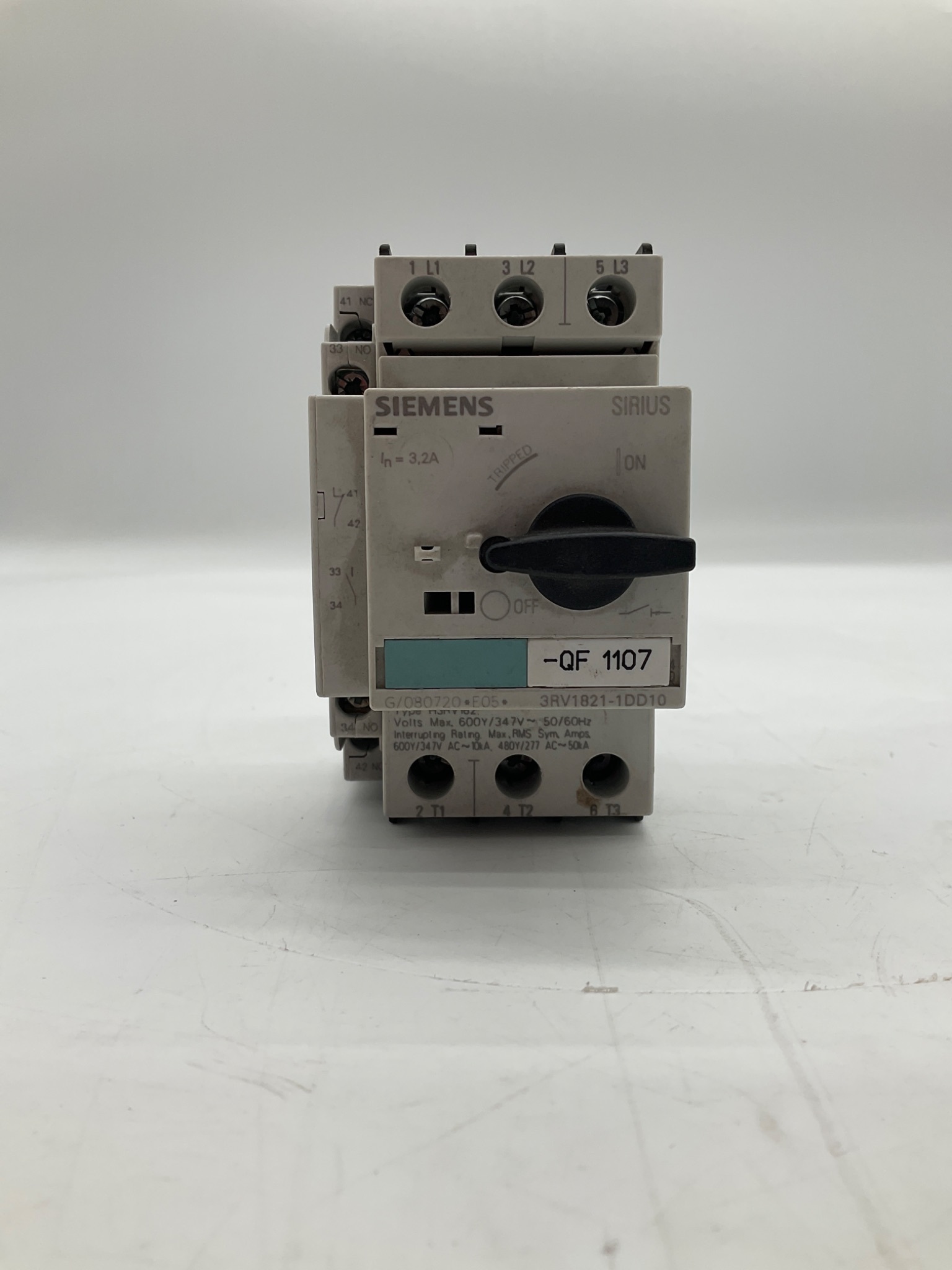 SIEMENS 3RV1821-1DD10 Motor Protection Circuit Breaker w/ 3RV1901-1A Auxiliary Contact USED 3