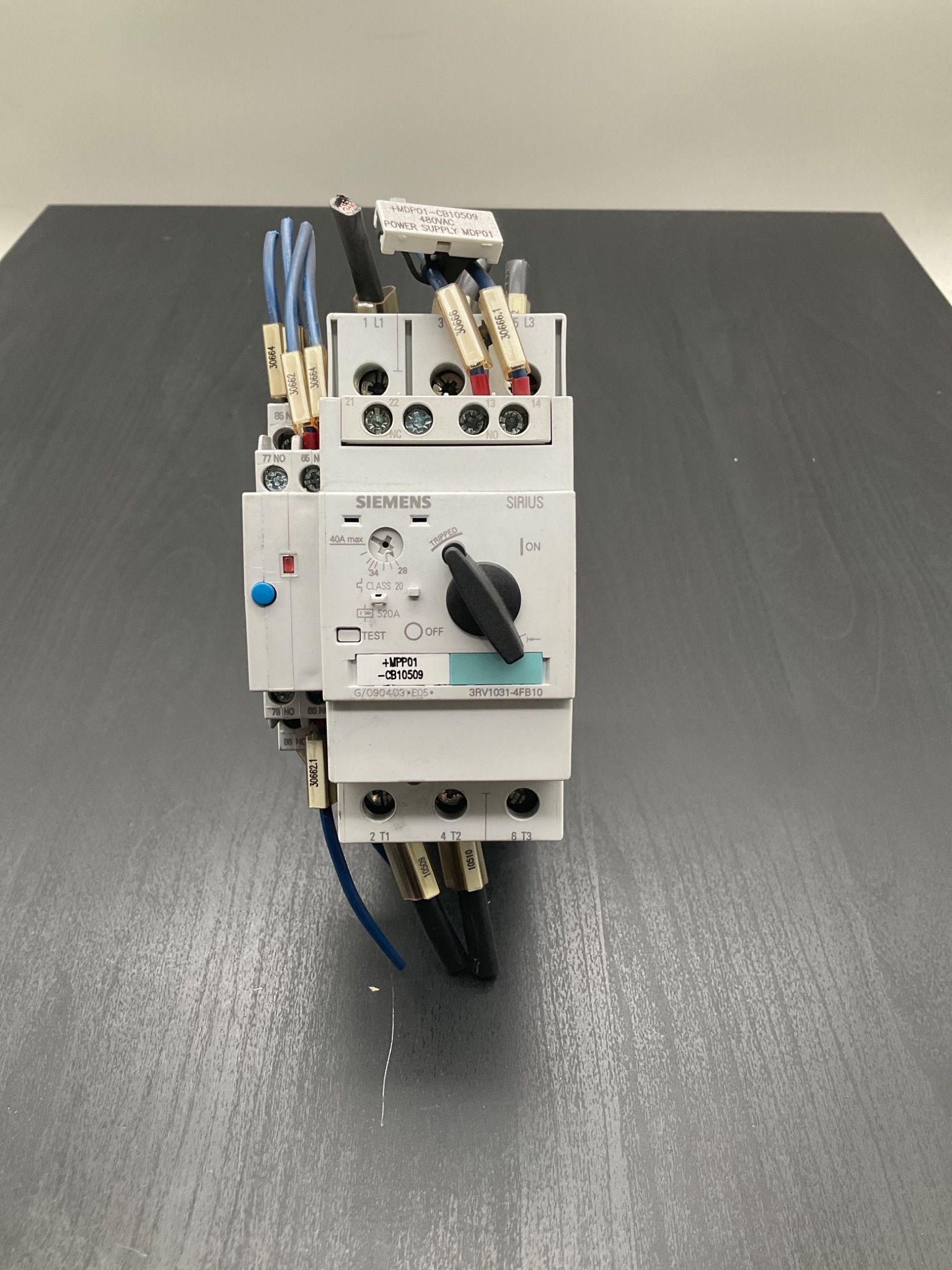 SIEMENS 3RV1031-4FB10 Motor Protection Circuit Breaker w/ 3RV1921-1M Auxiliary Contact USED 0