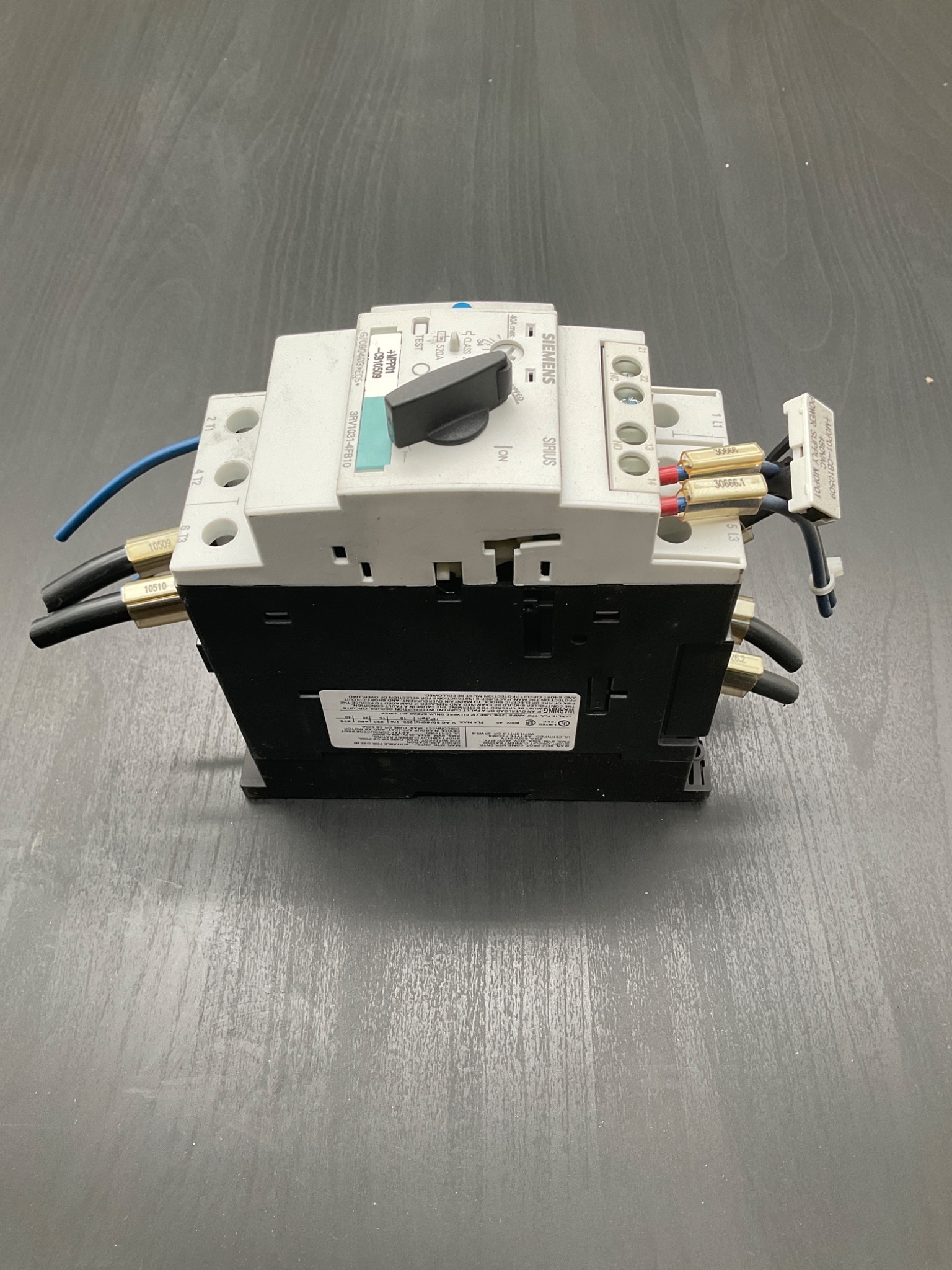 SIEMENS 3RV1031-4FB10 Motor Protection Circuit Breaker w/ 3RV1921-1M Auxiliary Contact USED 1