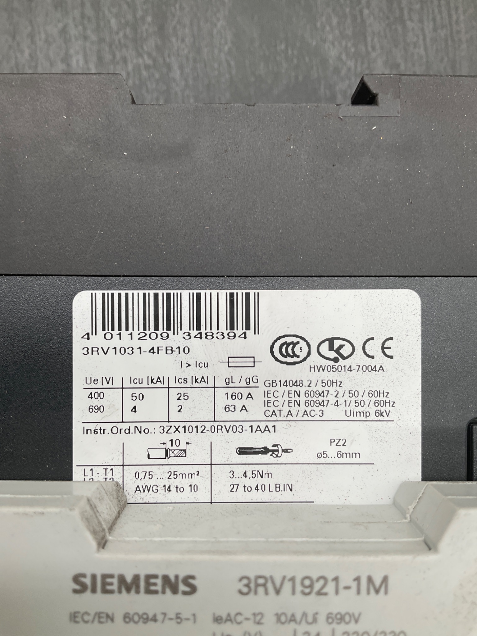 SIEMENS 3RV1031-4FB10 Motor Protection Circuit Breaker w/ 3RV1921-1M Auxiliary Contact USED 4