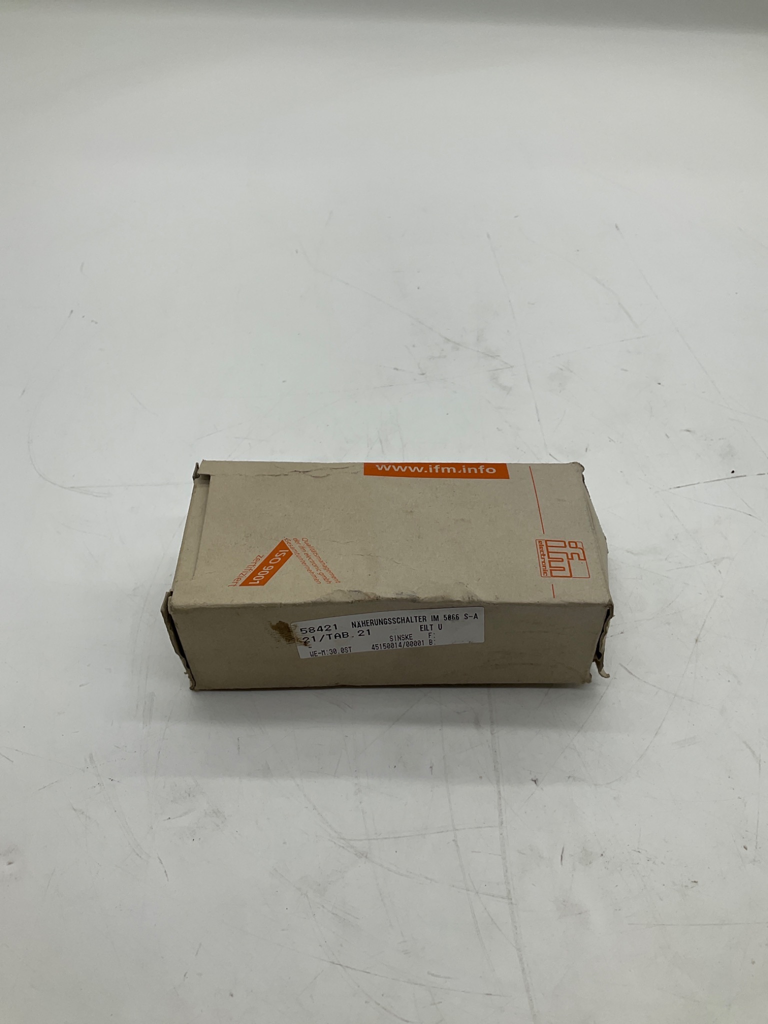 IFM IM5066 Inductive Proximity Sensor M30 15mm AC/DC NEW 1