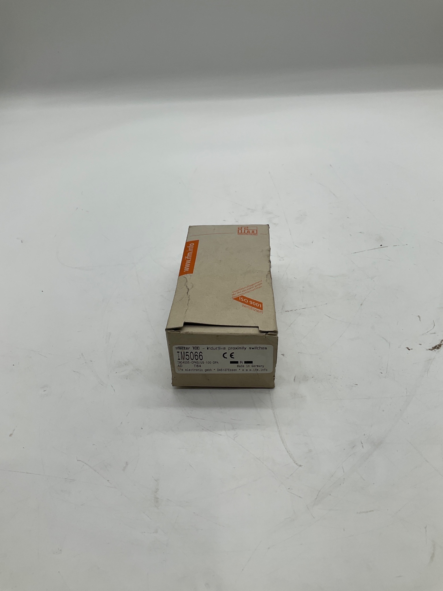 IFM IM5066 Inductive Proximity Sensor M30 15mm AC/DC NEW 3