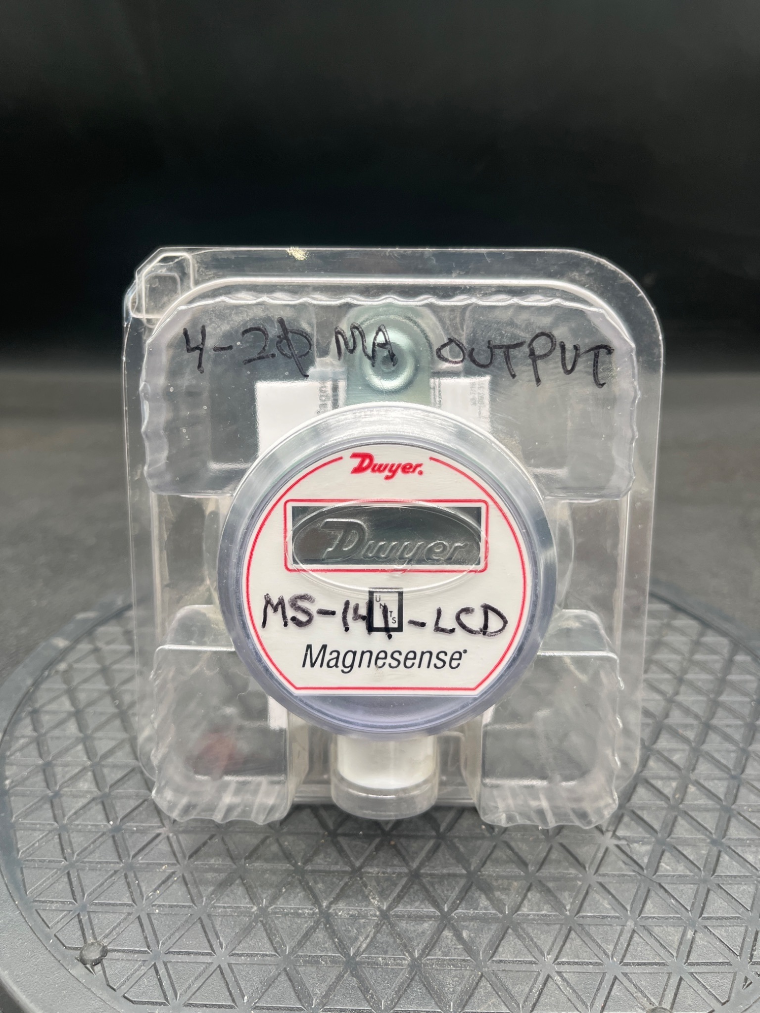 DWYER MS-141-LCD Magnesense Differential Pressure Transmitter - NEW 0