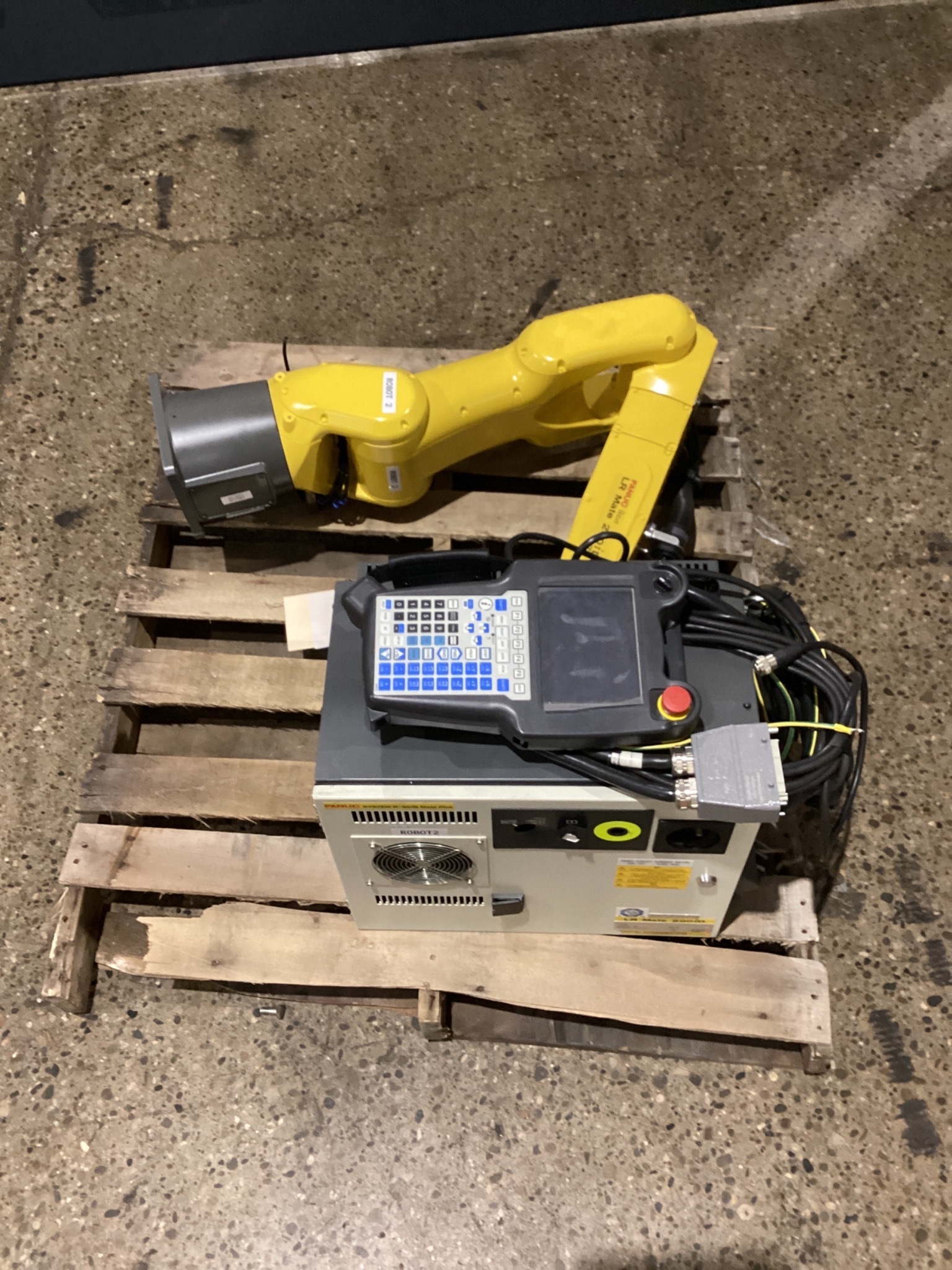 FANUC LR Mate 200iD/7L Robot w/ R-30iB Mate PLUS Controls & Pendant USED 0