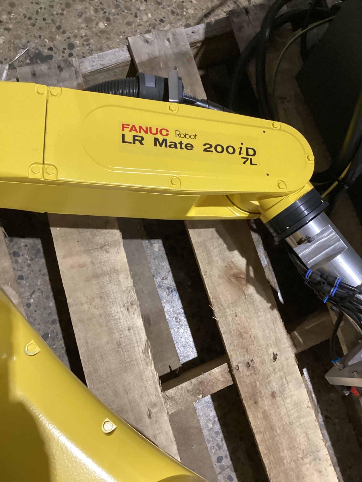 FANUC LR Mate 200iD/7L Robot w/ R-30iB Mate PLUS Controls & Pendant USED 2