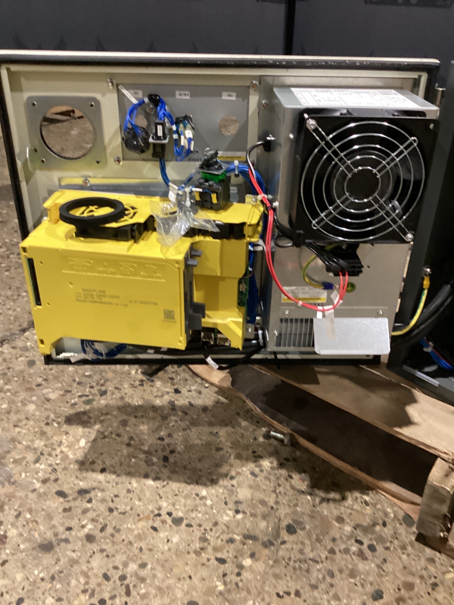 FANUC LR Mate 200iD/7L Robot w/ R-30iB Mate PLUS Controls & Pendant USED 7