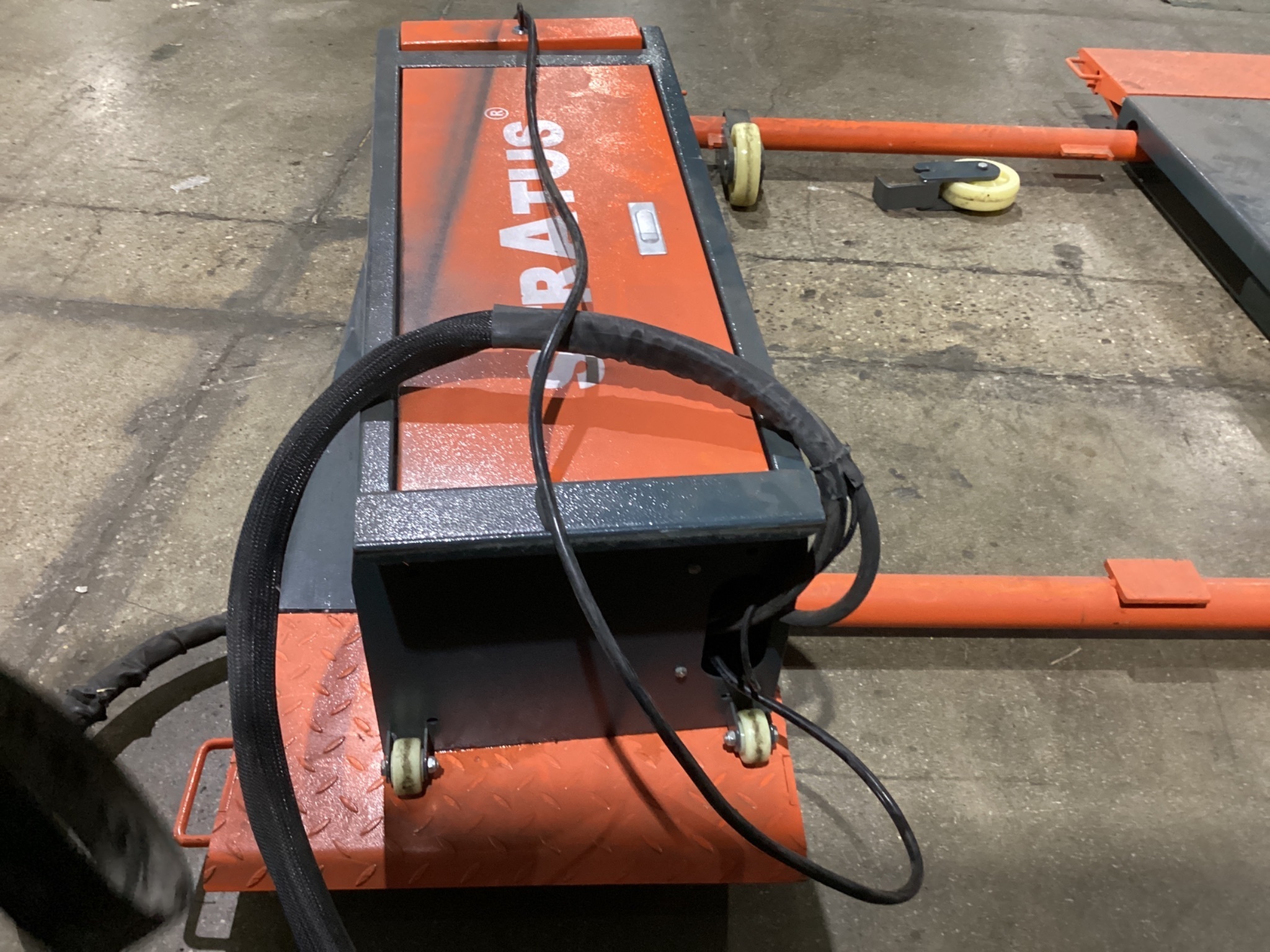 STRATUS SAE-MS9000X Mid-Rise Scissor Lift 9000 LB Capacity USED 2