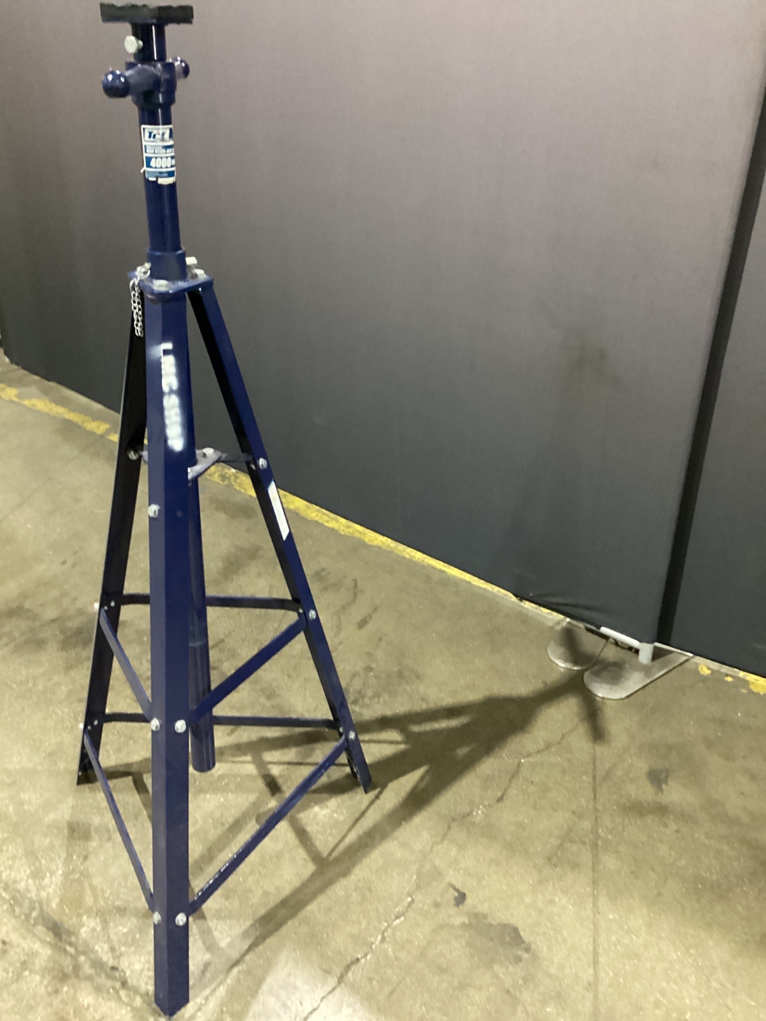 TCE TCE42009 Professional High Reach Jack Stand 4000 LB Capacity USED 1