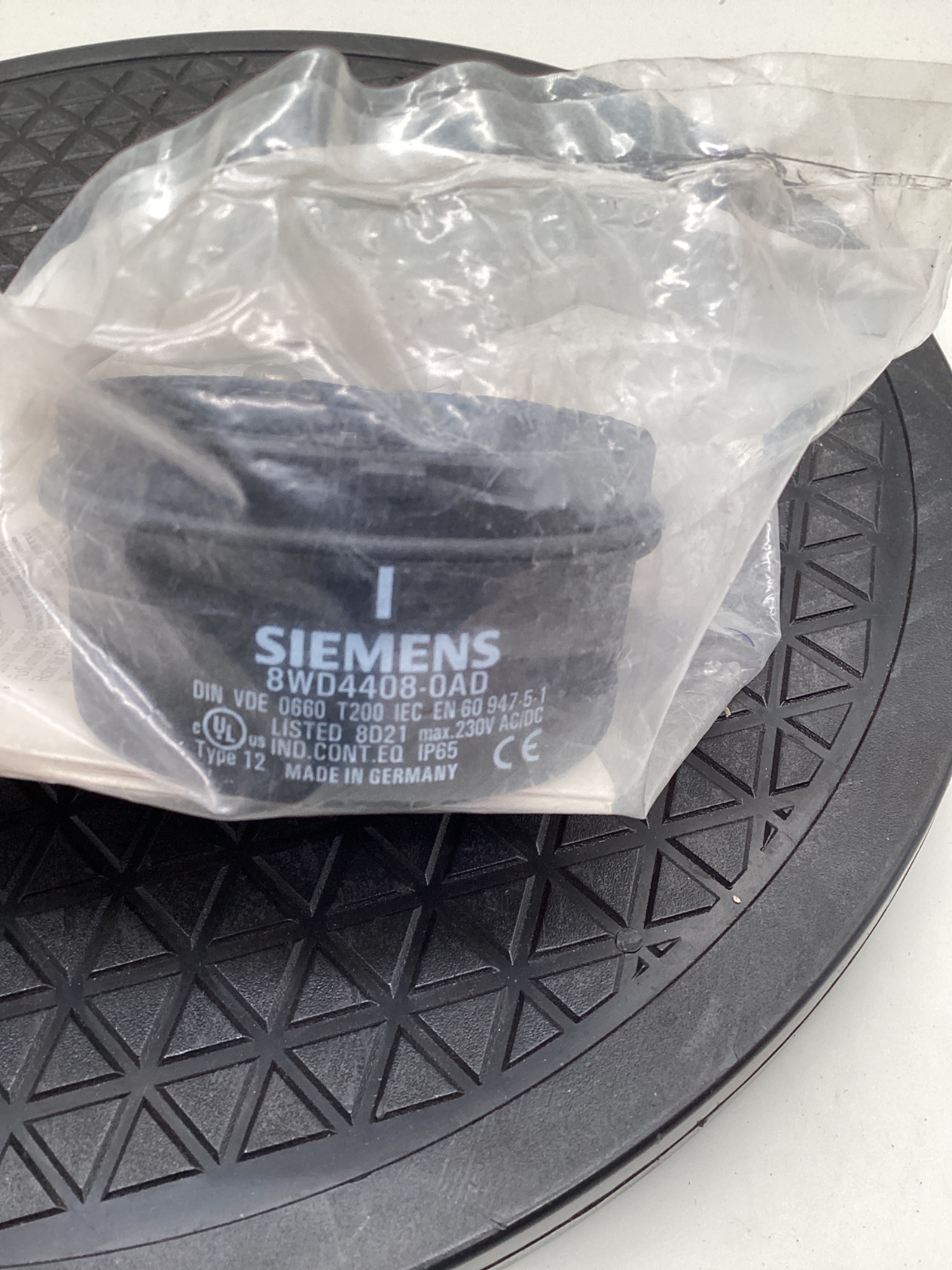 SIEMENS 8WD4408-0AD Pipe Mounting Connection Element NEW 2