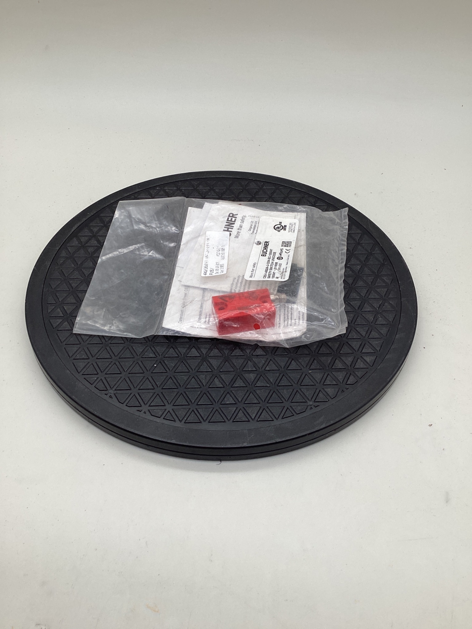 EUCHNER CES-I-AS2A-U-C04-SC-120547 Safety Switch Unicode NEW 2