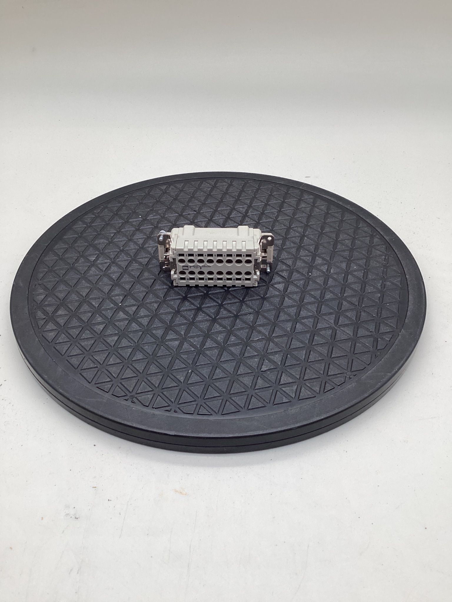 HARTING 09330162616 Han 16ES-M Heavy Duty Connector Insert USED 0