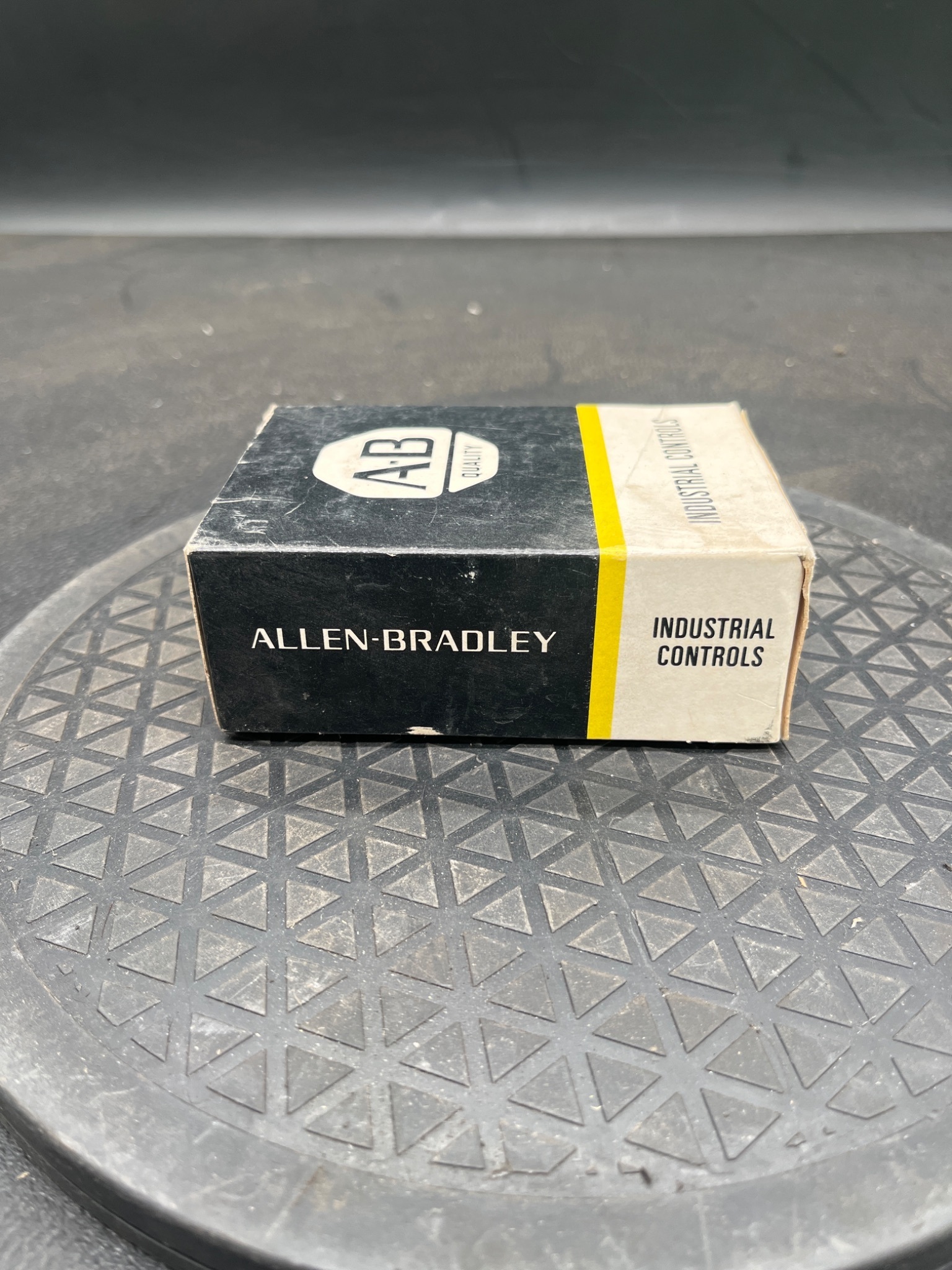 ALLEN‑BRADLEY 42MRU‑5000 Series B Photoswitch Retroreflective Photohead NEW 5