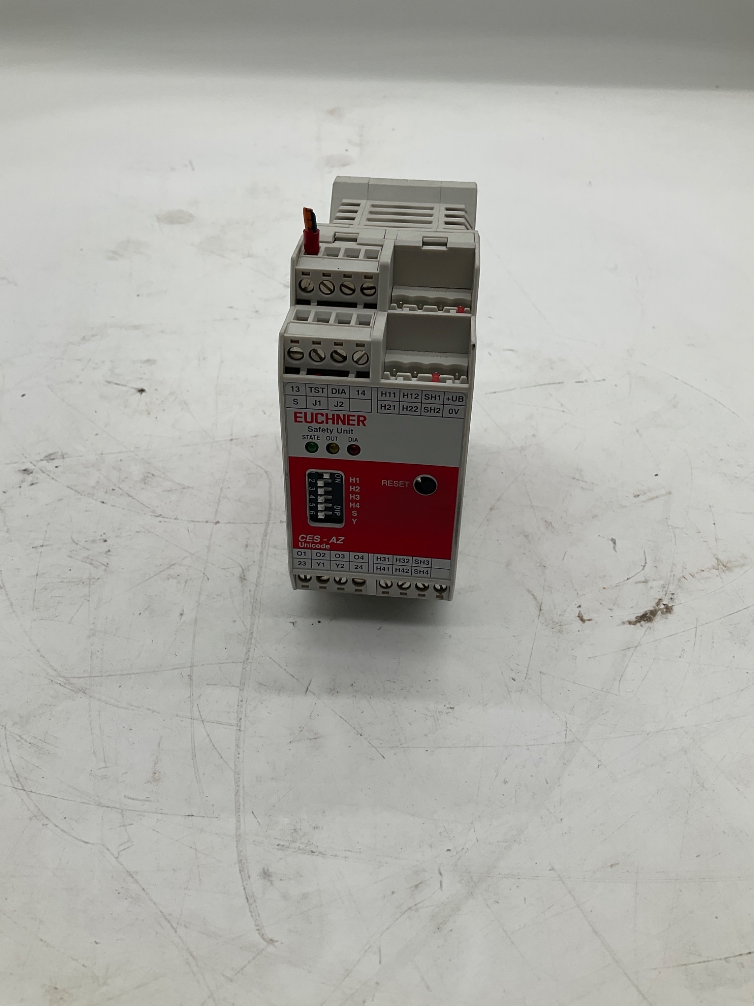 EUCHNER CES-AZ-AES-04B Safety Controller USED 1