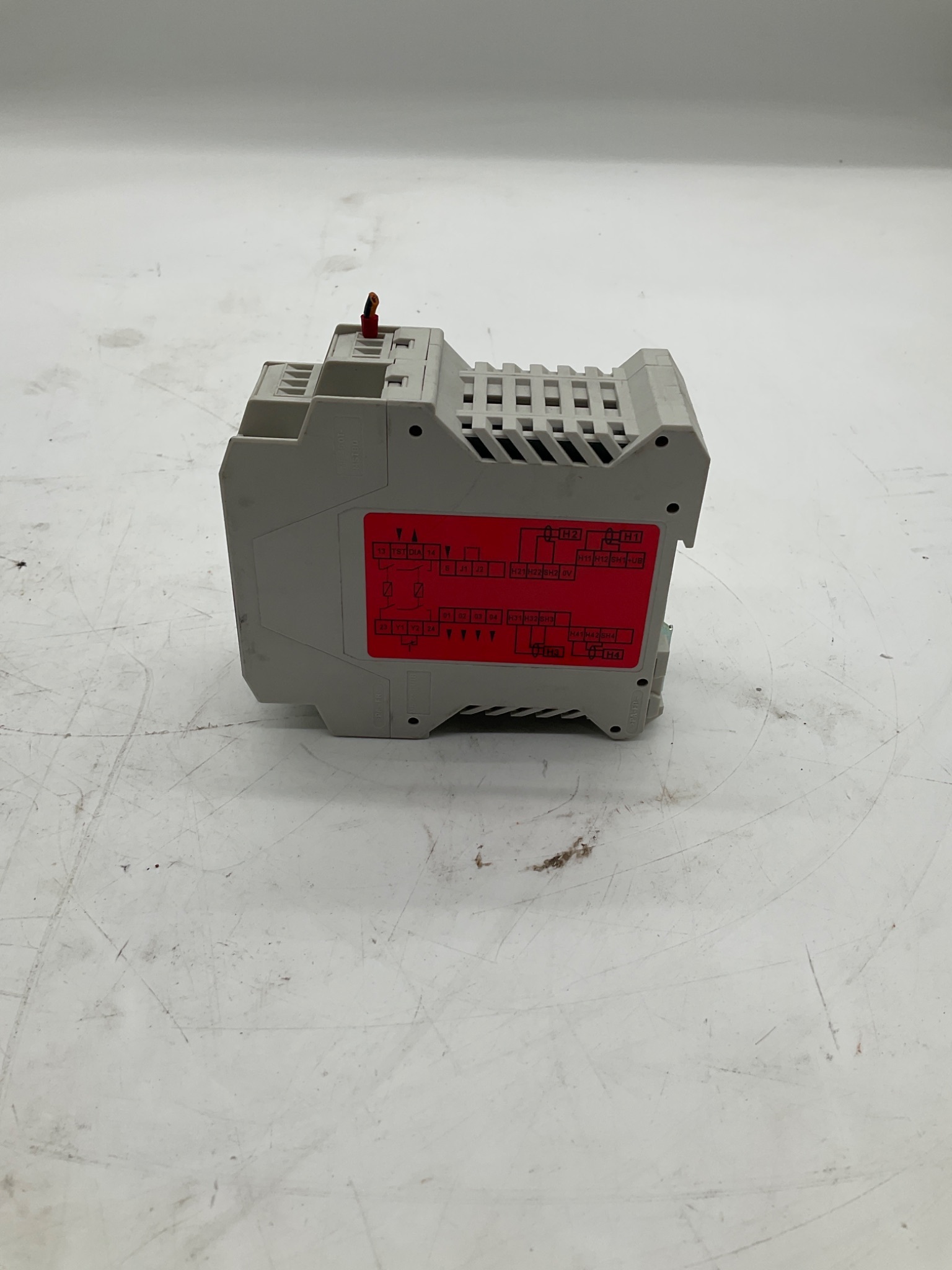 EUCHNER CES-AZ-AES-04B Safety Controller USED 4