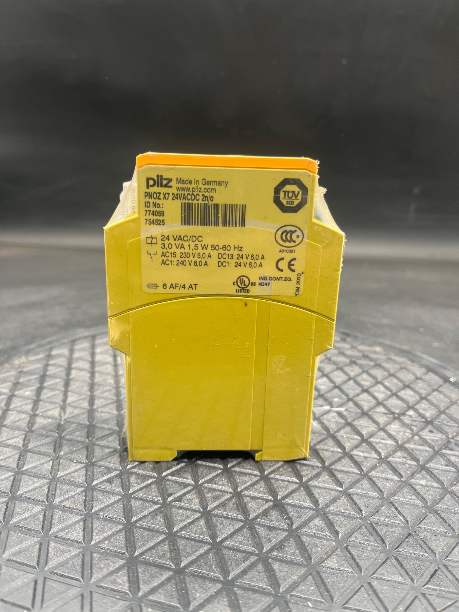 PILZ 774059 PNOZ X7 Safety Relay 24VAC/DC NEW 0