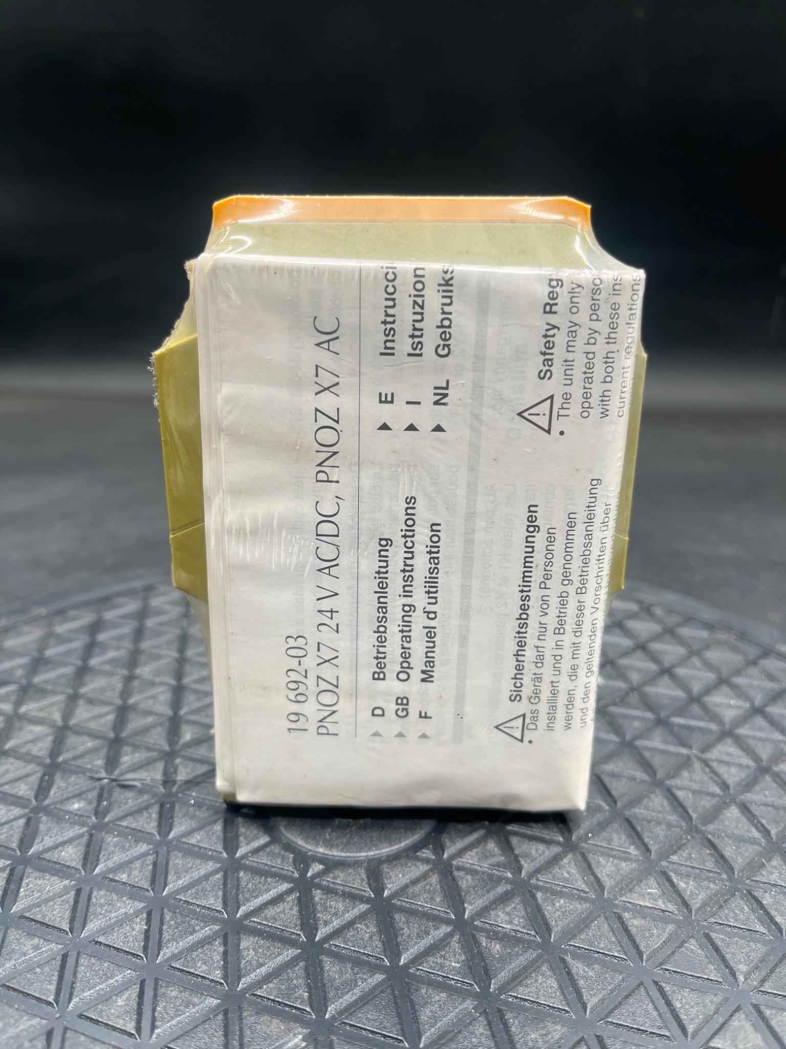 PILZ 774059 PNOZ X7 Safety Relay 24VAC/DC NEW 2