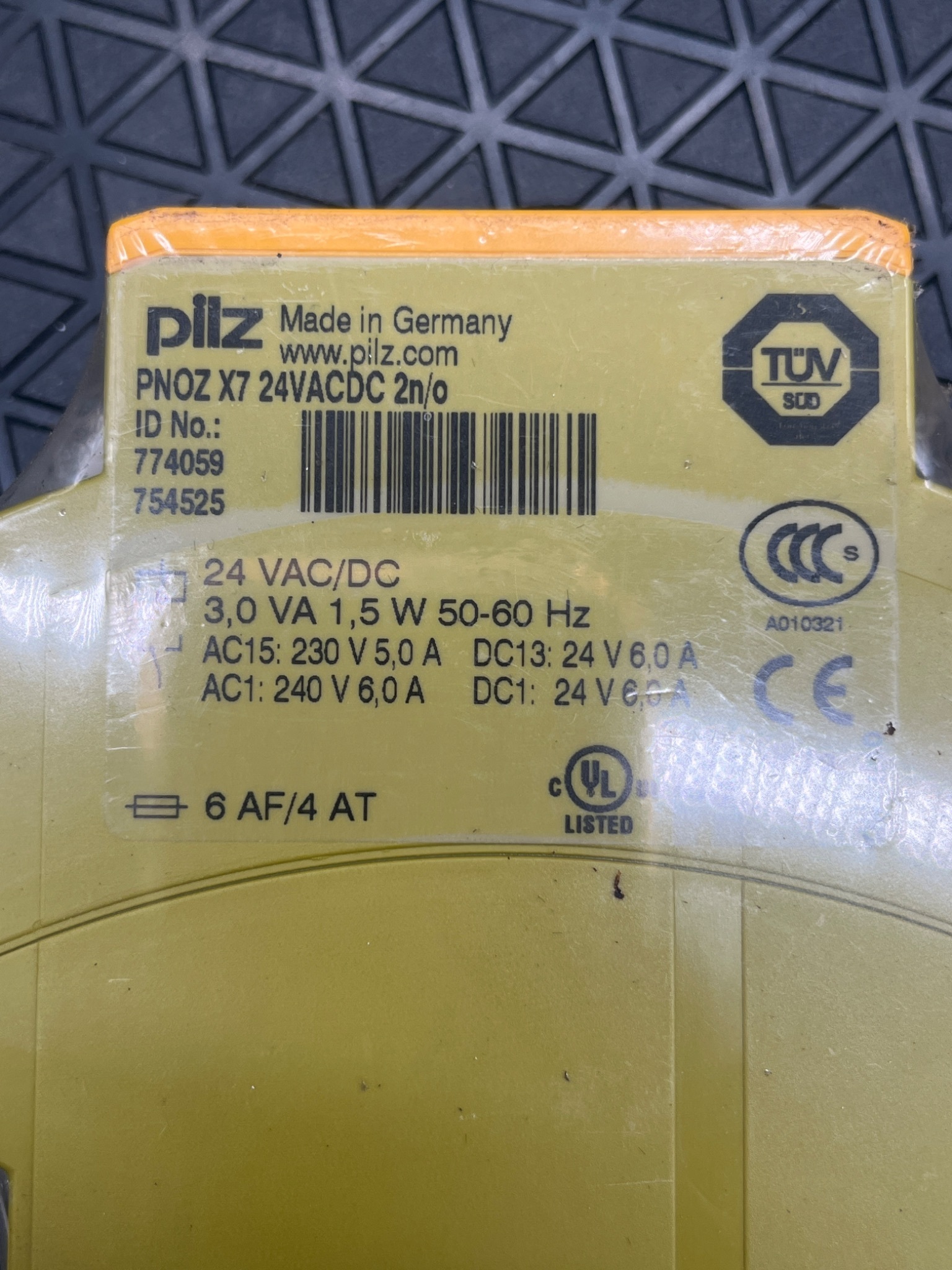 PILZ 774059 PNOZ X7 Safety Relay 24VAC/DC NEW 3