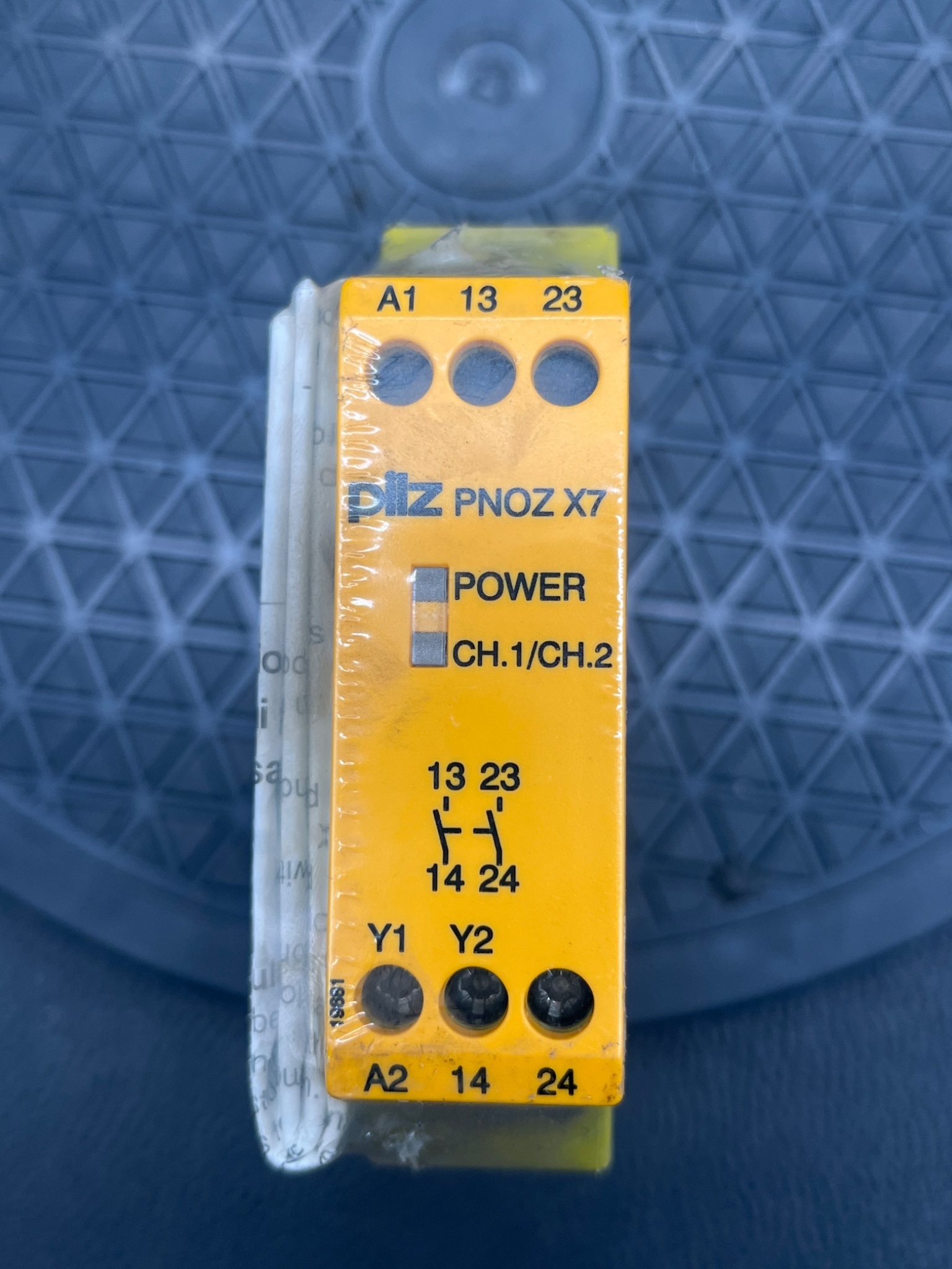 PILZ 774059 PNOZ X7 Safety Relay 24VAC/DC NEW 4