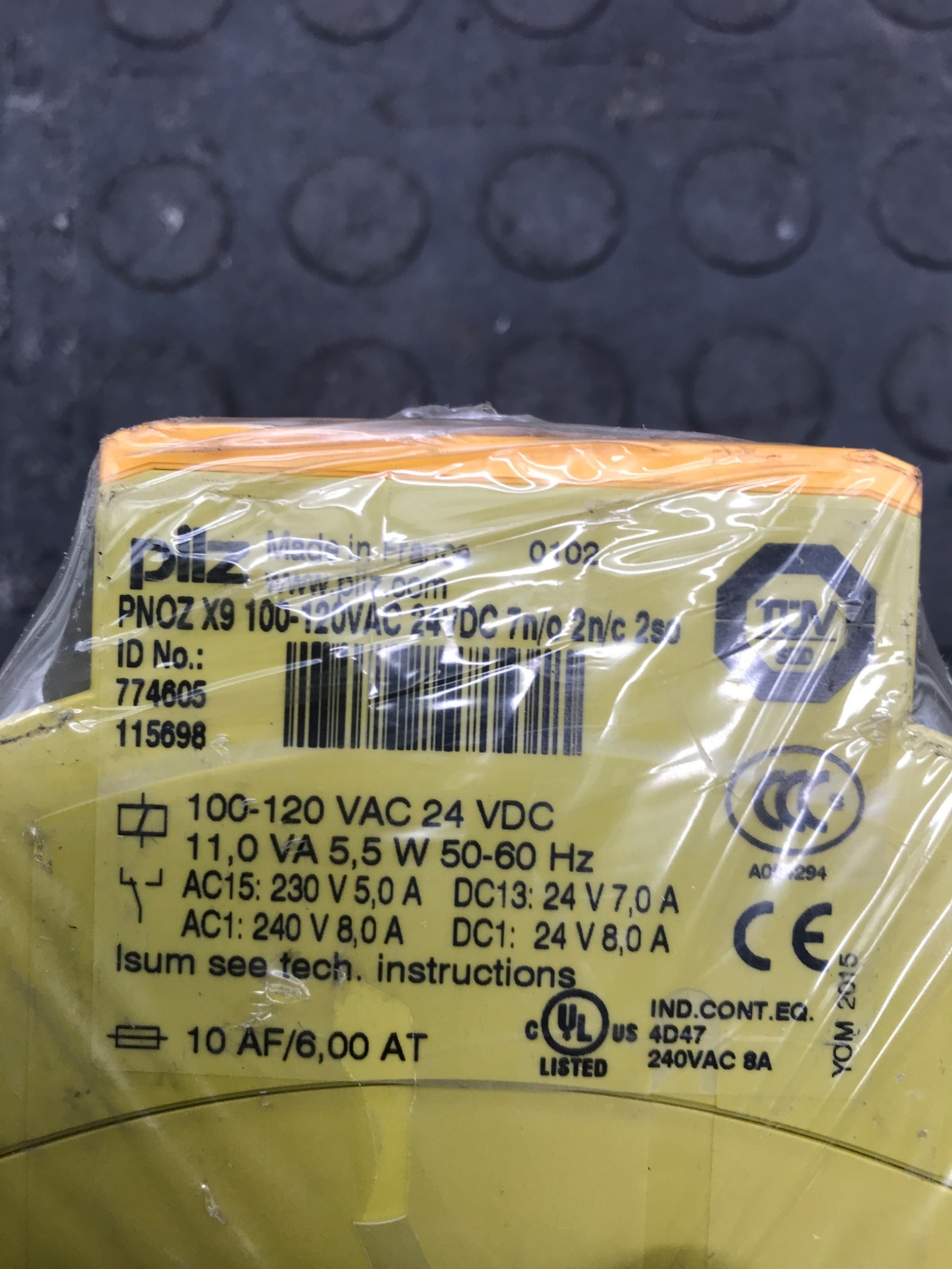 PILZ 774605 PNOZ X9 Safety Relay 100–120VAC / 24VDC NEW 1