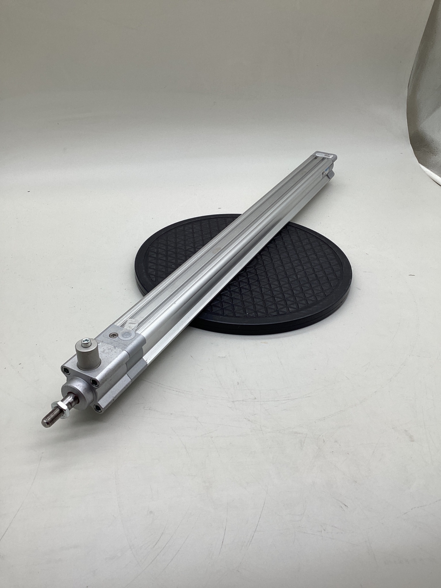 FESTO DSBC-32-560-C-PPVA ISO Pneumatic Cylinder USED 2