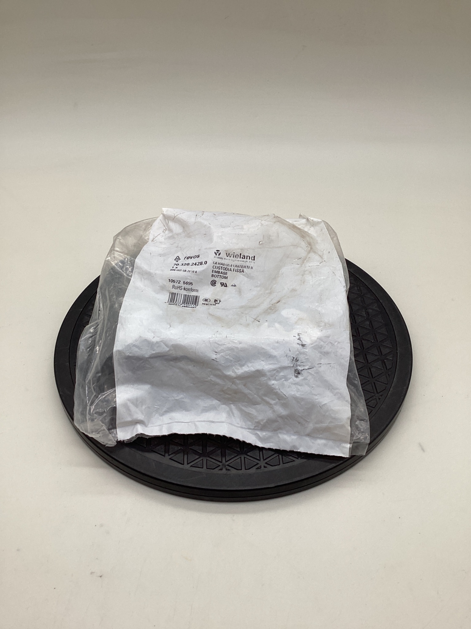 WIELAND 70.320.2428.0 Revos BAS GUT GA 24 50A Base Housing NEW 0