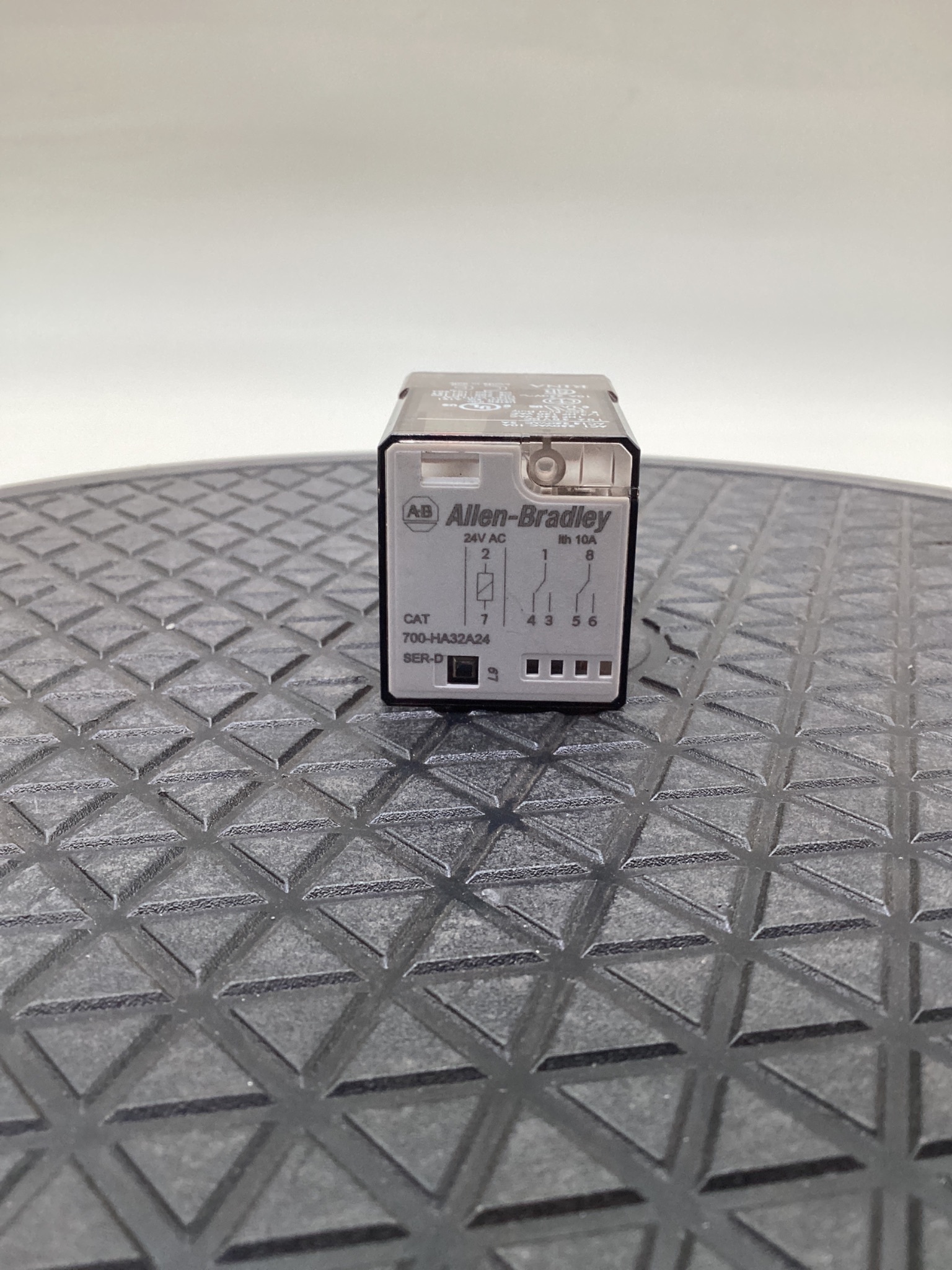 ALLEN-BRADLEY 700-HA32A24 General Purpose Relay 24VAC USED 1