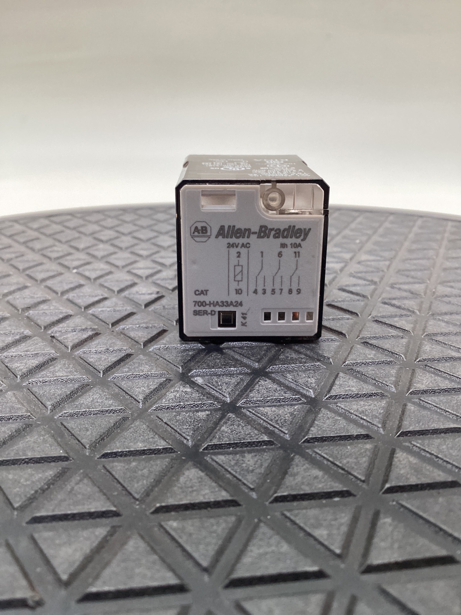 ALLEN-BRADLEY 700-HA33A24 General Purpose Relay 24VAC USED 1
