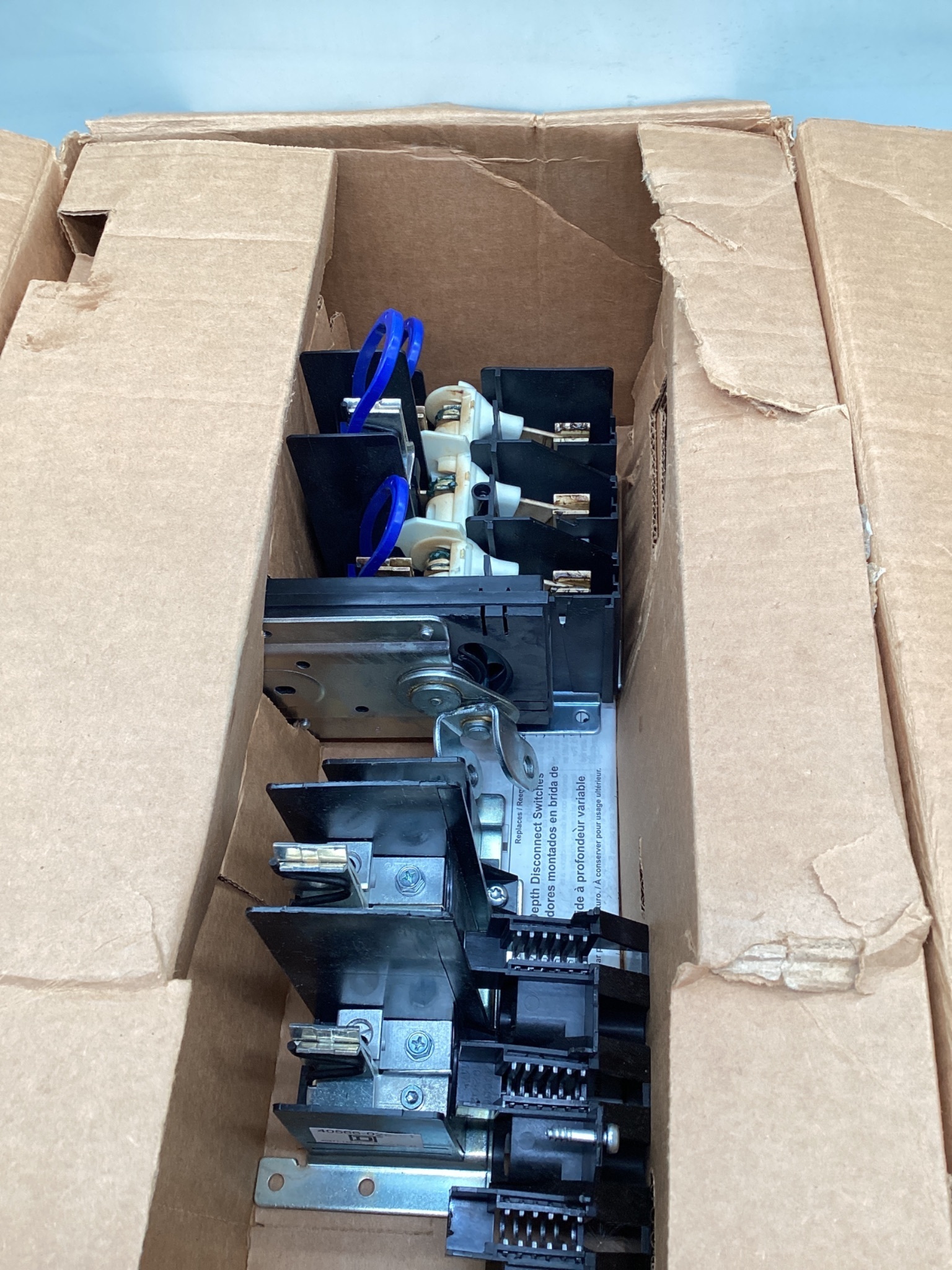Schneider Electric 9422ATEF101 100A Fusible Disconnect Switch & Handle Mechanism NEW 2