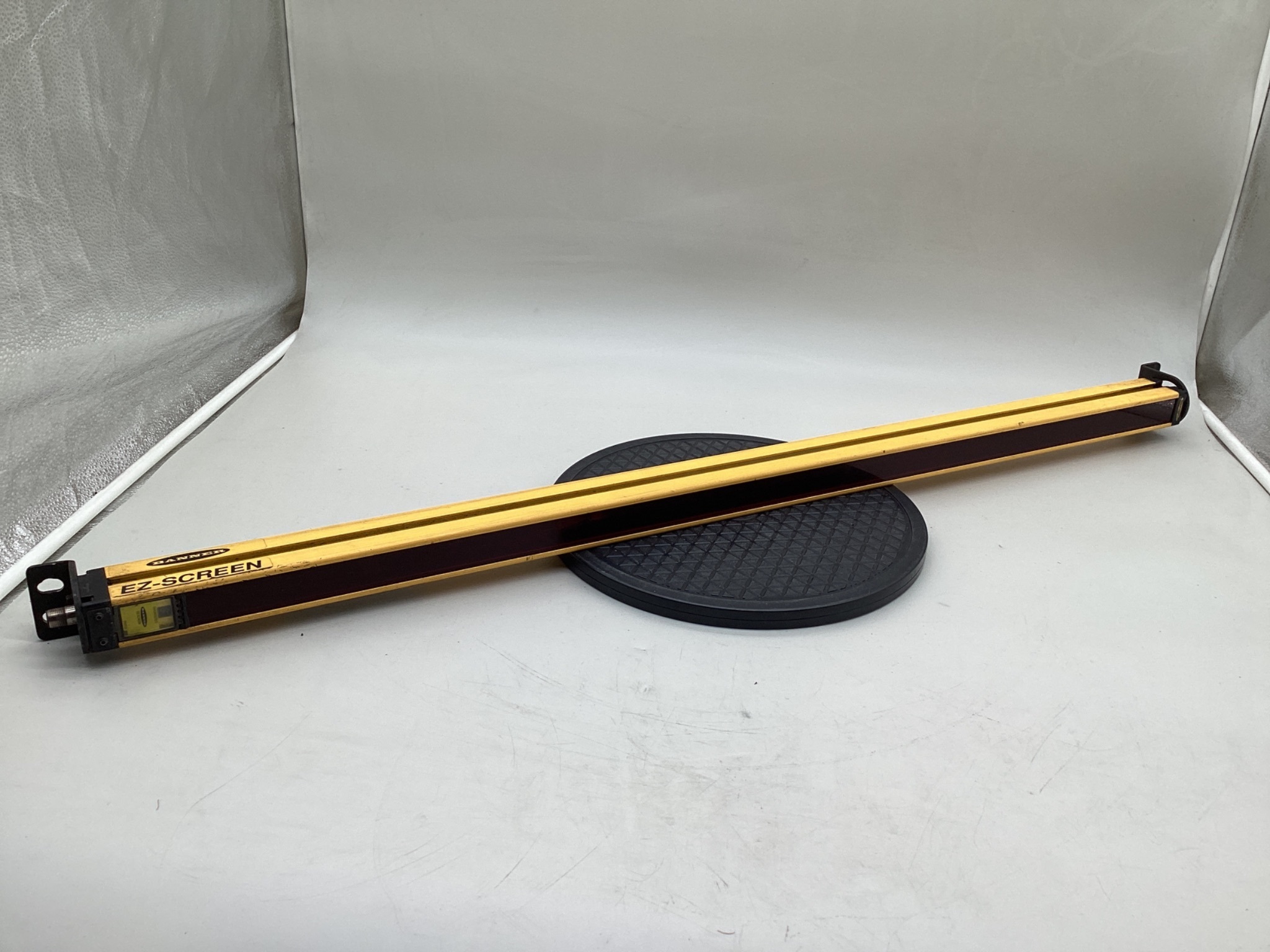 Banner SLSE30-900Q8 EZ-SCREEN LS Safety Light Curtain Emitter 900mm USED 2