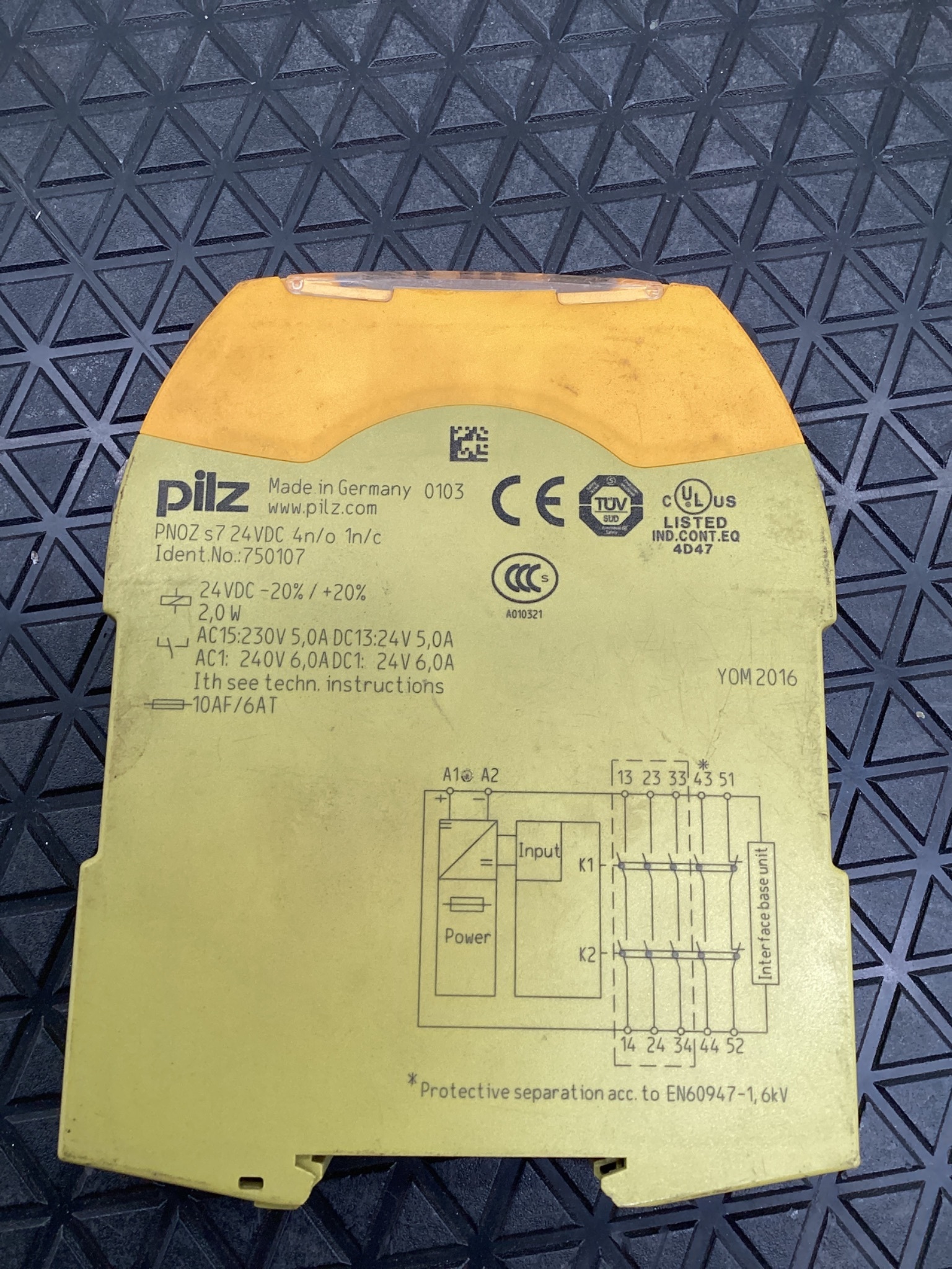 Pilz 750107 PNOZ s7 24VDC Safety Relay 4 N/O 1 N/C USED 1