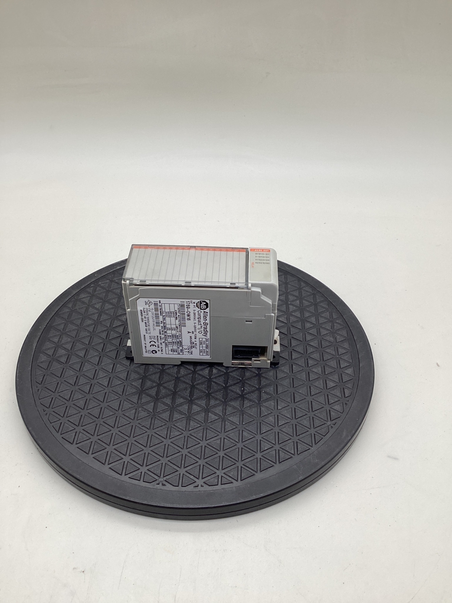 Allen-Bradley 1769-OW16 Compact I/O 16-Point Relay Output Module USED 1