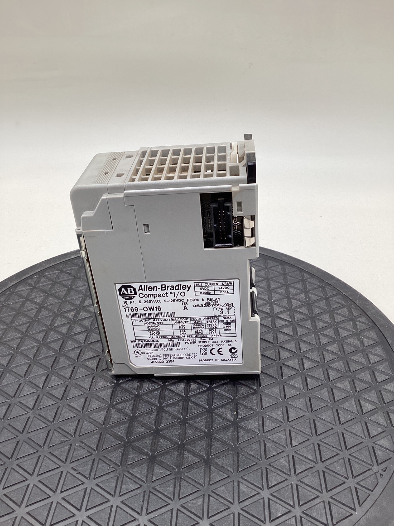 Allen-Bradley 1769-OW16 Compact I/O 16-Point Relay Output Module USED 2