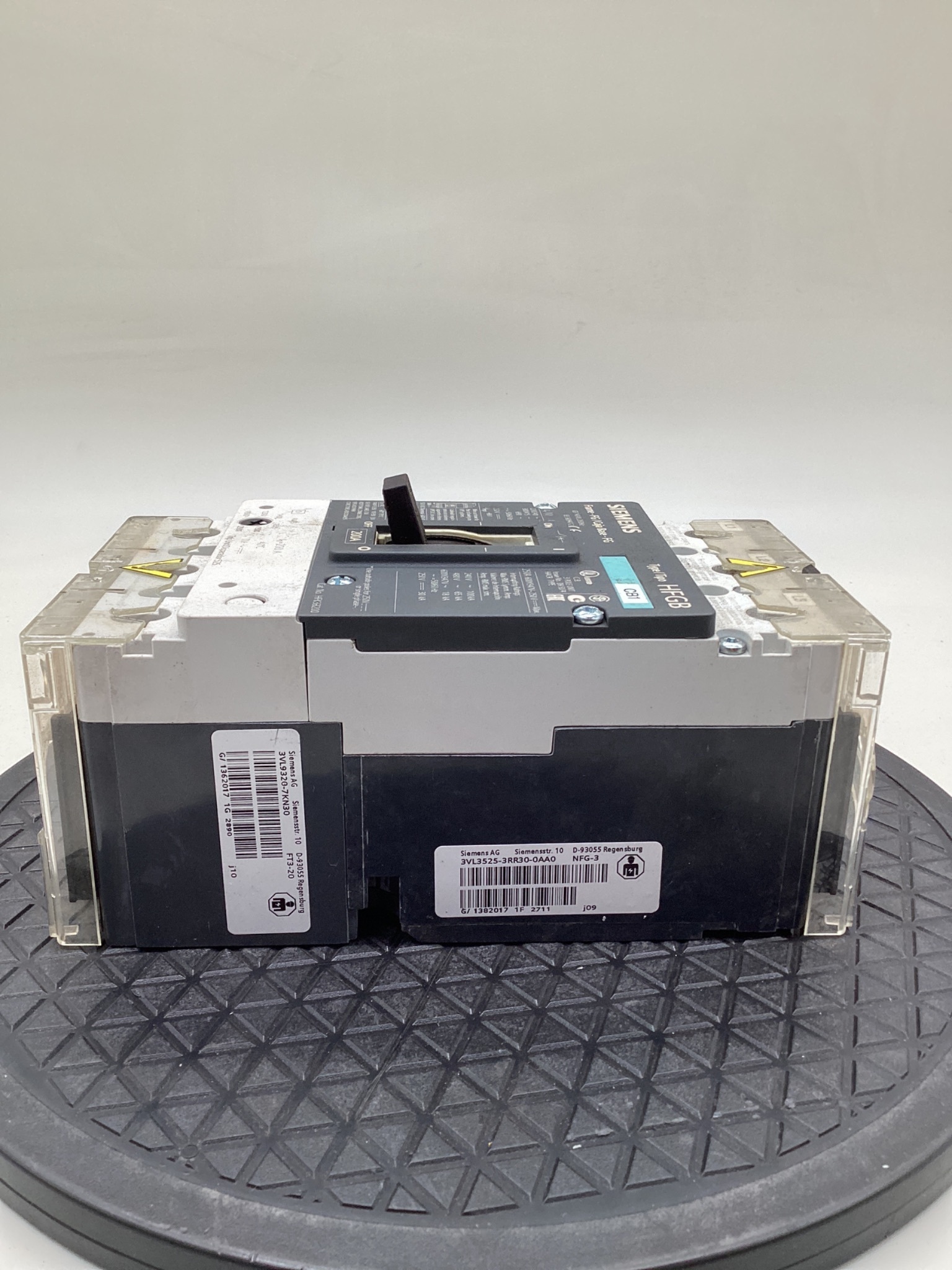 Siemens 3VL3520-2KN30-0AA0 HFK3B200 200A 3-Pole Circuit Breaker USED 3