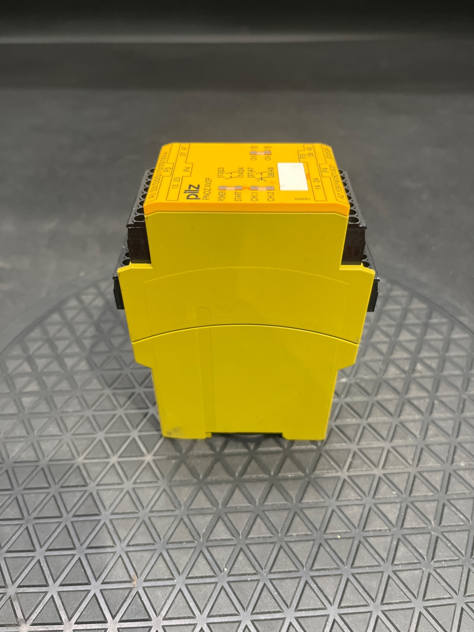 Pilz PNOZ X V2P 0.5/24VDC Safety Relay 2N/O 777504 USED 0