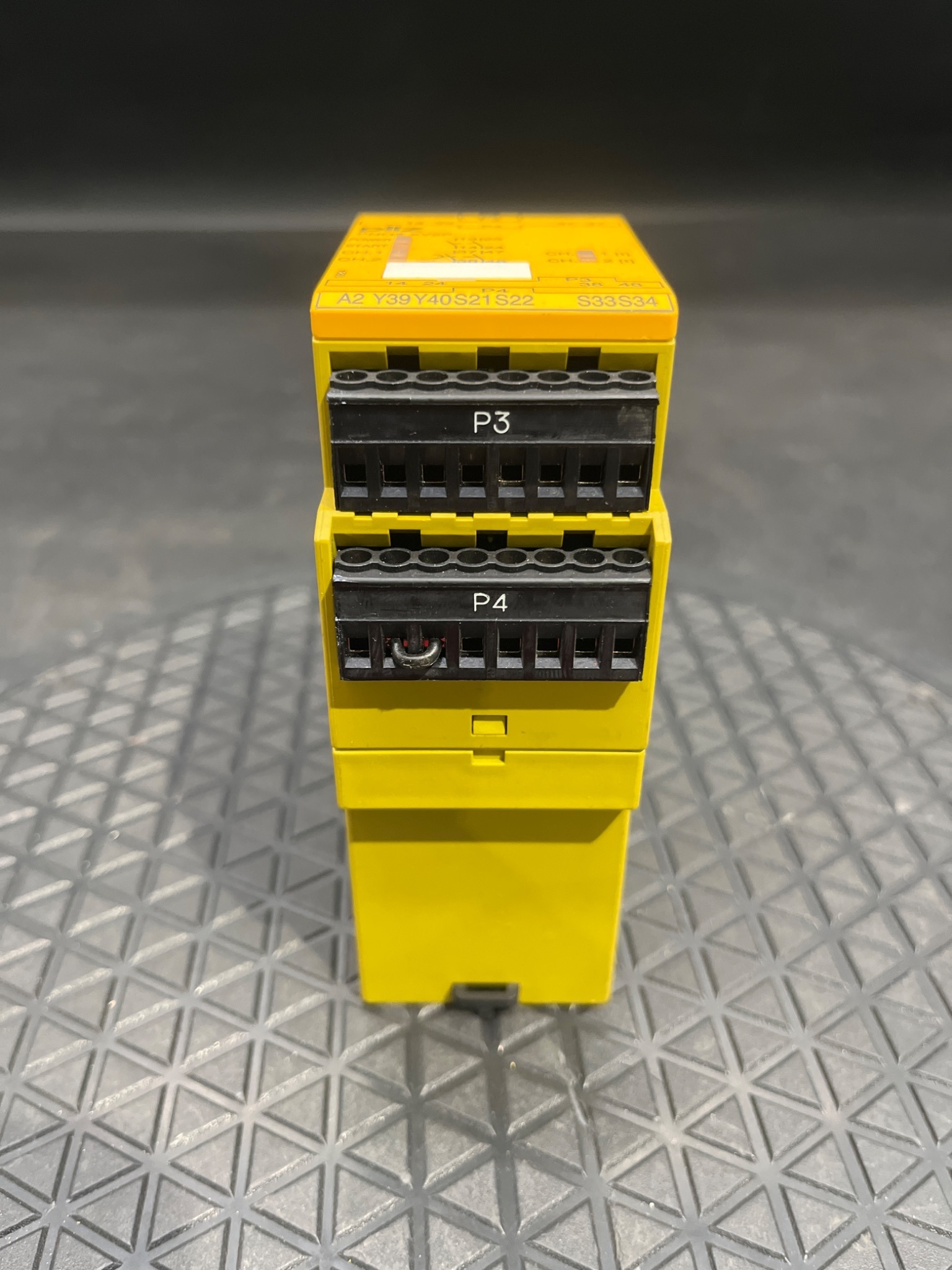Pilz PNOZ X V2P 0.5/24VDC Safety Relay 2N/O 777504 USED 3