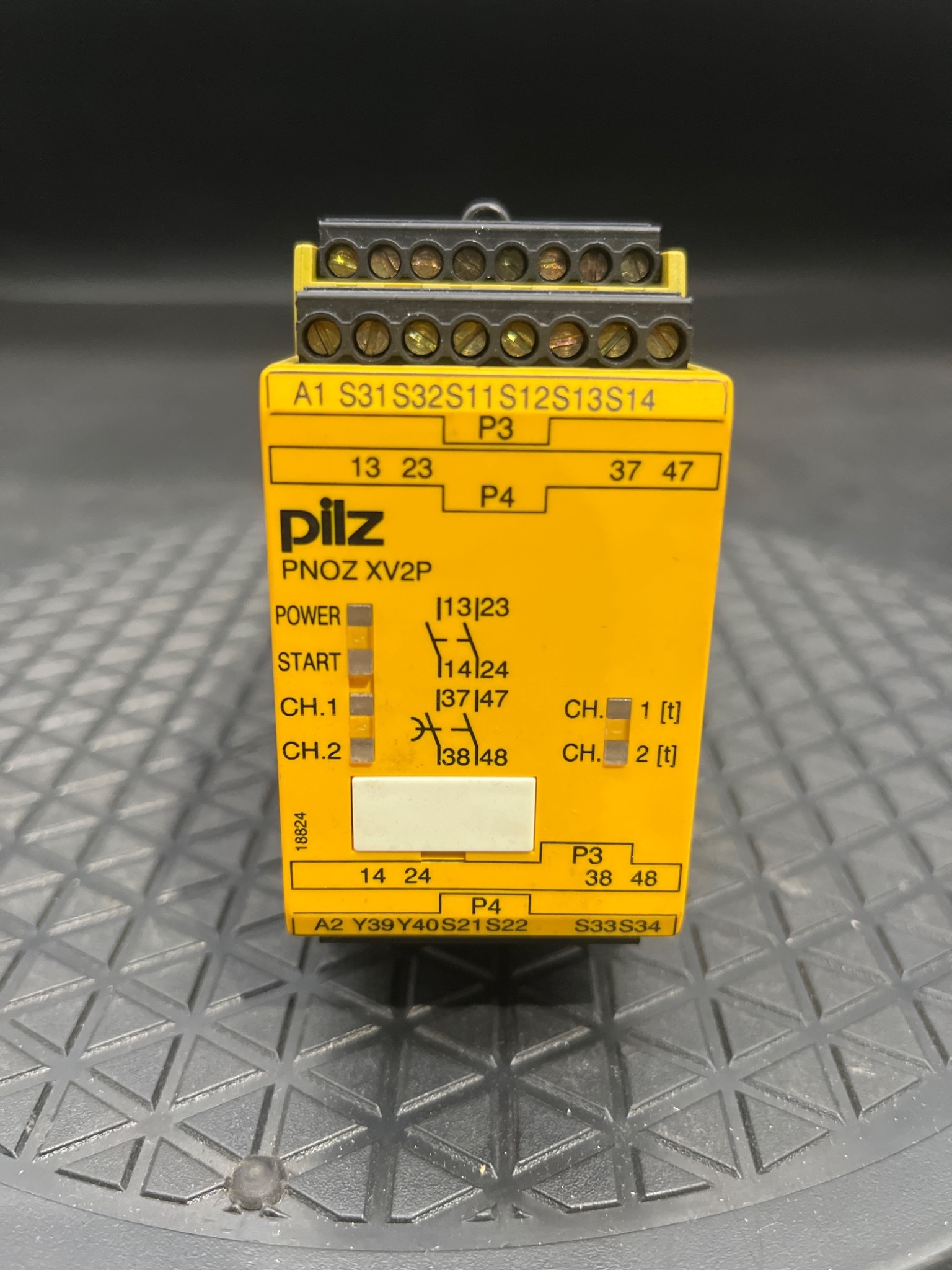 Pilz PNOZ X V2P 0.5/24VDC Safety Relay 2N/O 777504 USED 4